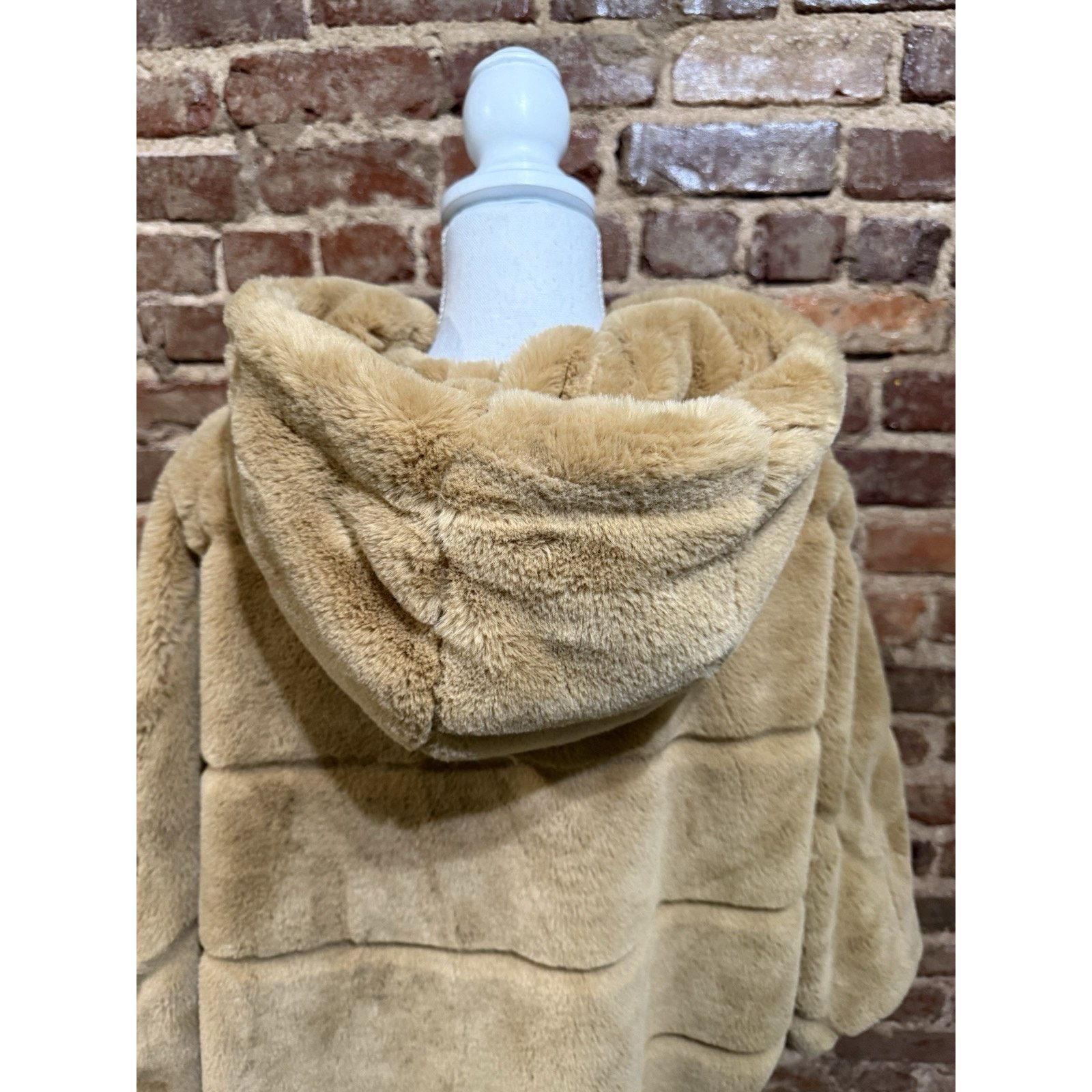 & Other Stories QIYE FAUX FUR HOODED TAN RIBBED FURRY JACKET ONE SIZE Size ONE SIZE - 5 Thumbnail