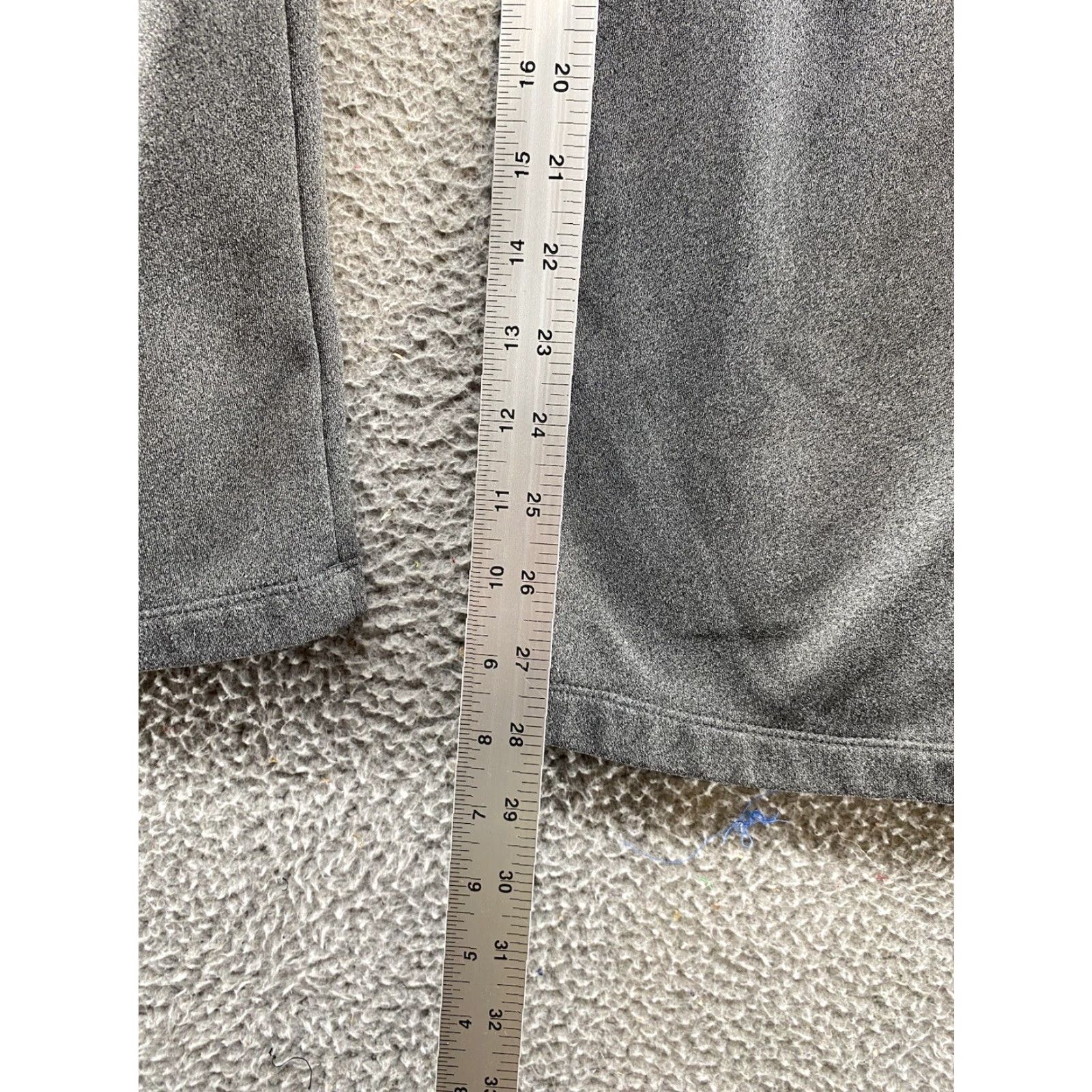 Nike Nike THERMA-FIT Training Pants Women’s Gray Stretch Pants AH8945 Size S Workout Pants Women XS? Wait no. Sorry. Size 28" / US 6 / IT 42 - 6 Thumbnail