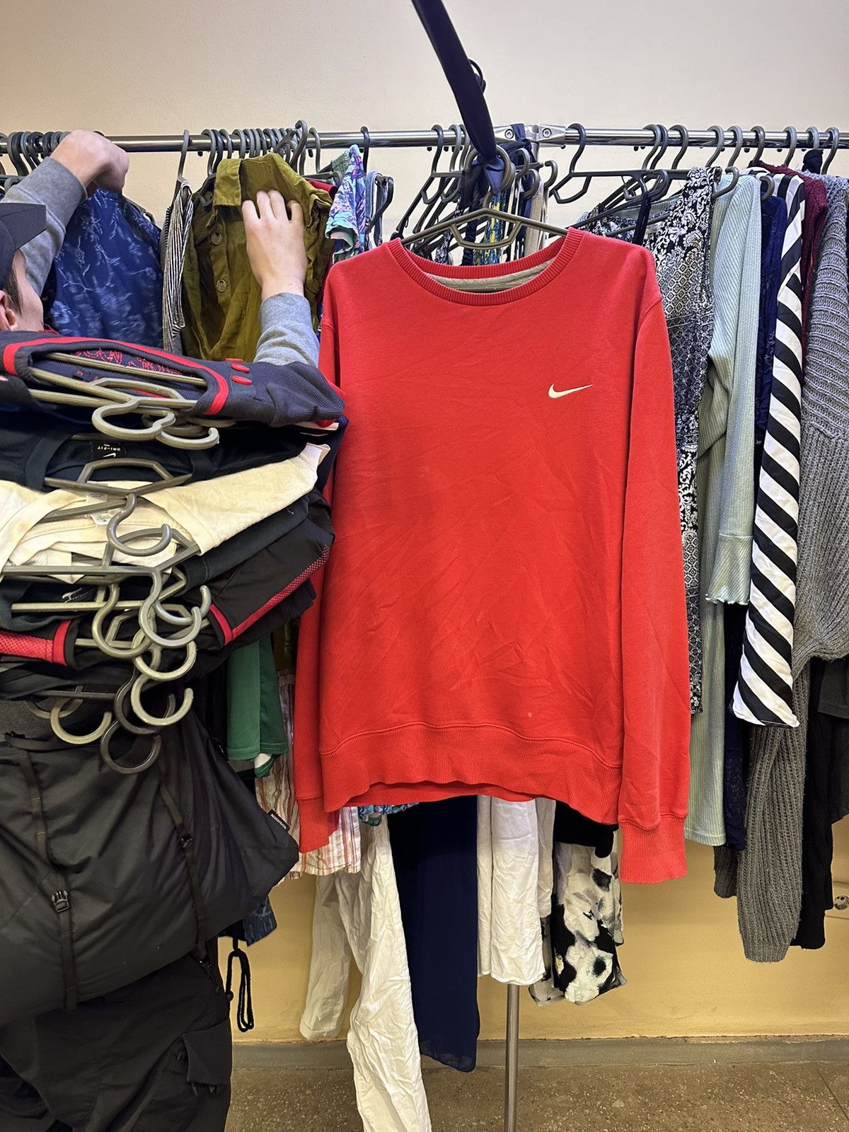 Nike × Vintage Vintage Nike sweatshirt red logo size L Size US L / EU 52-54 / 3 - 3 Thumbnail