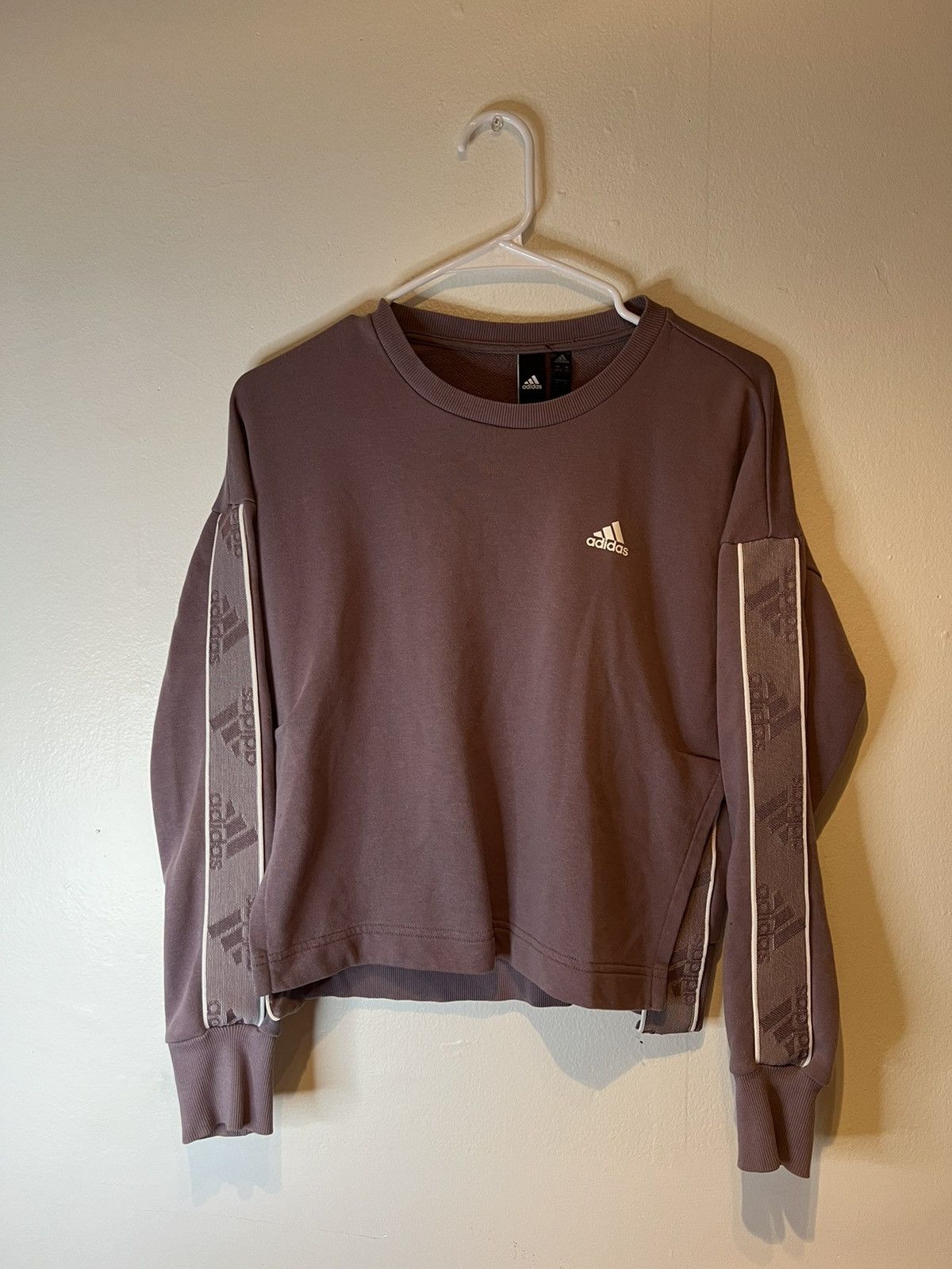 Adidas ADIDAS Womens Sweatshirt Sz S Purple Pullover Crewneck Crop Size S / US 4 / IT 40 - 1 Thumbnail