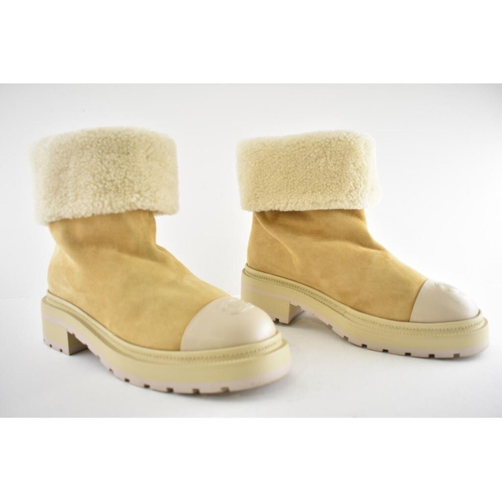 Chanel Chanel 20N Beige Suede Shearling Fur CC Cap Toe Pull On Mid Size US 7.5 / IT 37.5 - 4 Thumbnail