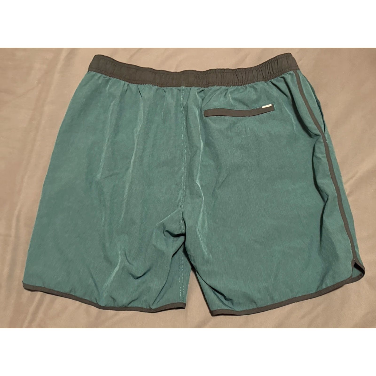 Vuori Vuori Banks Shorts 7.5" Inseam Green XXL Athletic Pockets Drawstring Size US 39 - 4 Thumbnail