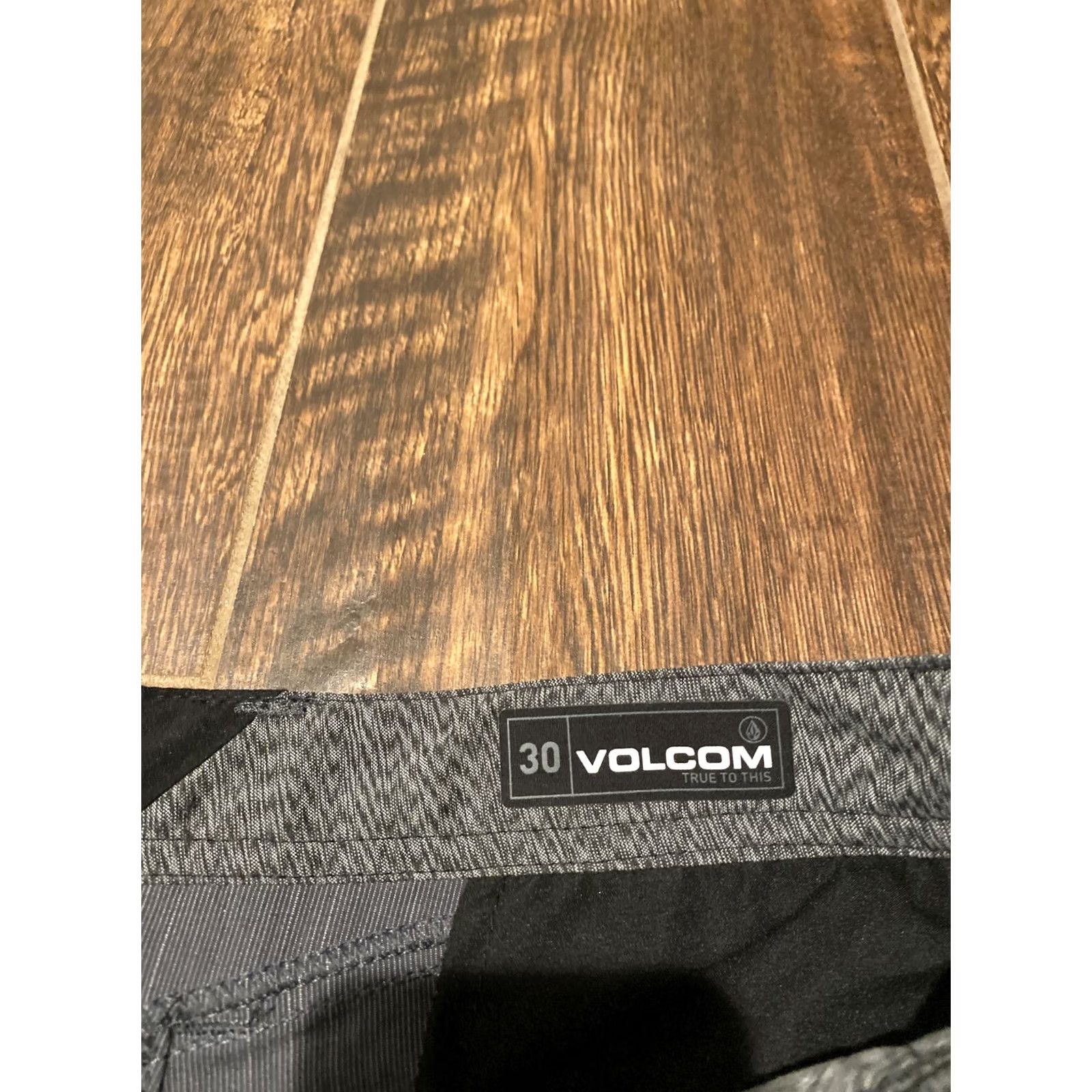 Volcom NWT Volcom Board Shorts Mens 30" Waist Surf & Turf 4-way Stretch Hybrid Swim/Surf Gray 95% Polyester/5% Spandex Regular Mens Bottoms Size US 30 / EU 46 - 6 Thumbnail