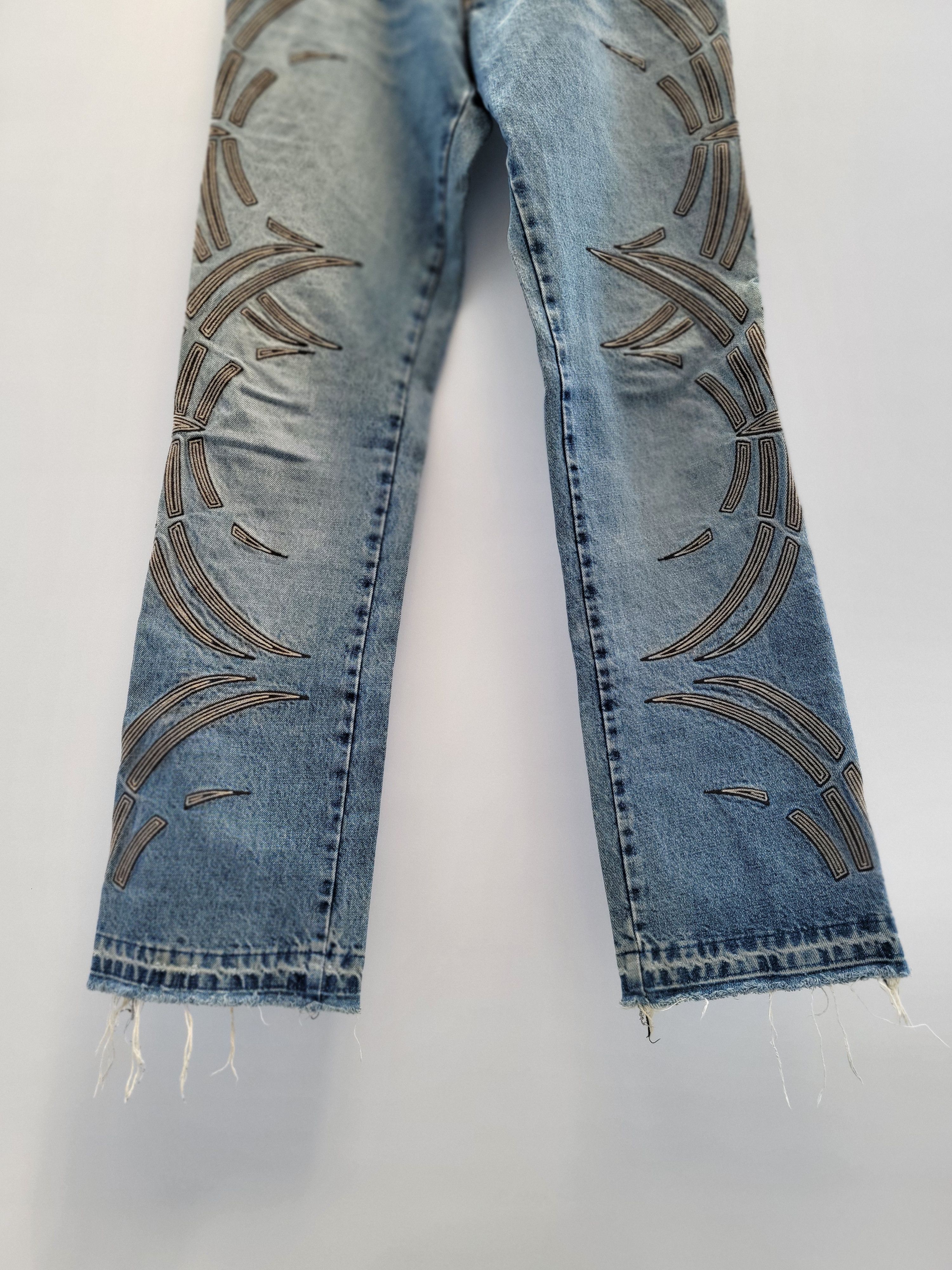 Roberto Cavalli Roberto Cavalli Vintage Y2K Tribal Embroidered Jean Size W32 Size US 32 / EU 48 - 4 Thumbnail