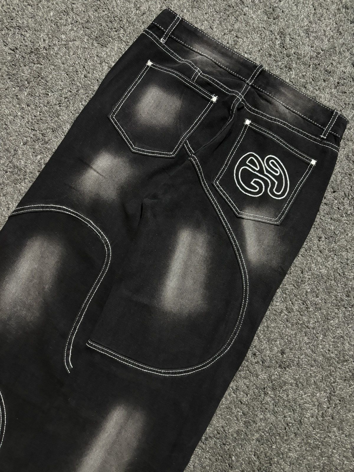 Jean × Vintage Vintage very rare abstract art black white baggy jeans denim Size US 33 - 2 Thumbnail