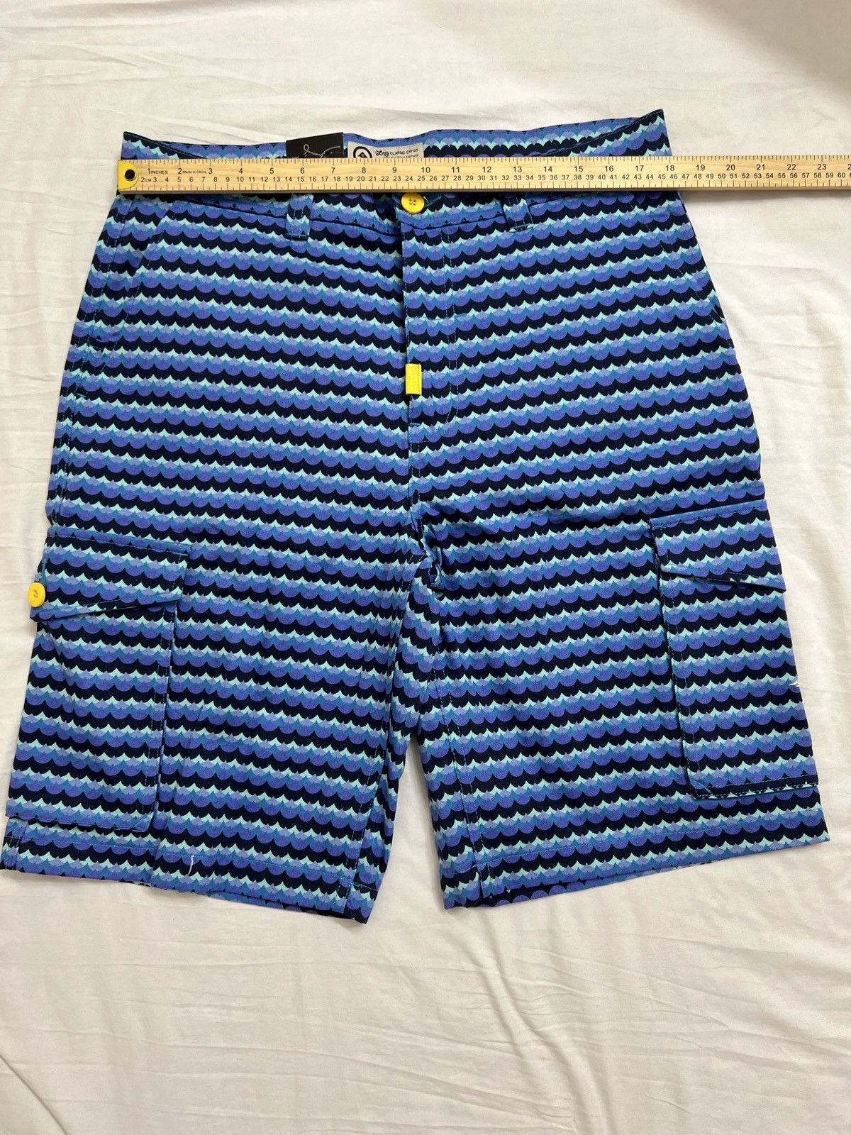 LRG LRG blue wave-print cargo short size 36 classic fit Size US 36 / EU 52 - 3 Thumbnail