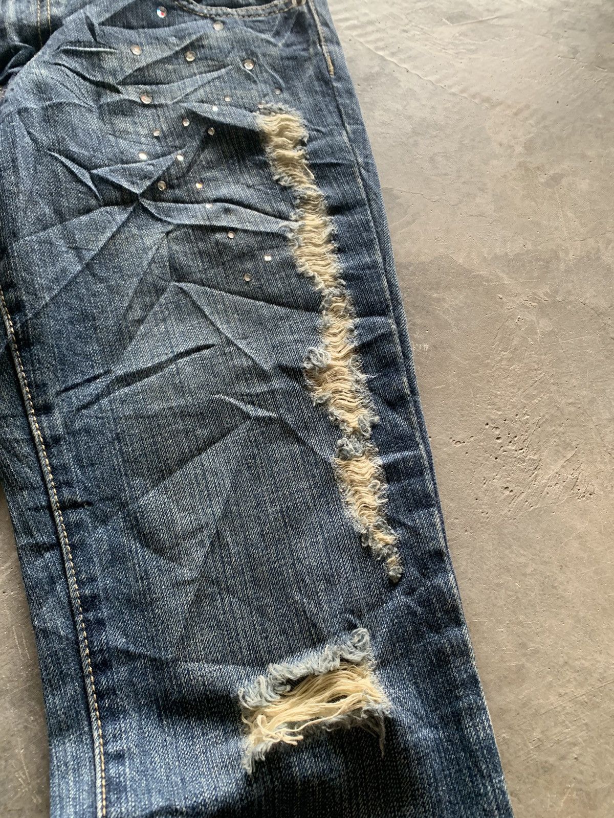 20471120 × Japanese Brand flared distressed beaded cecil mcbee japanese jeans Size US 29 - 12 Thumbnail
