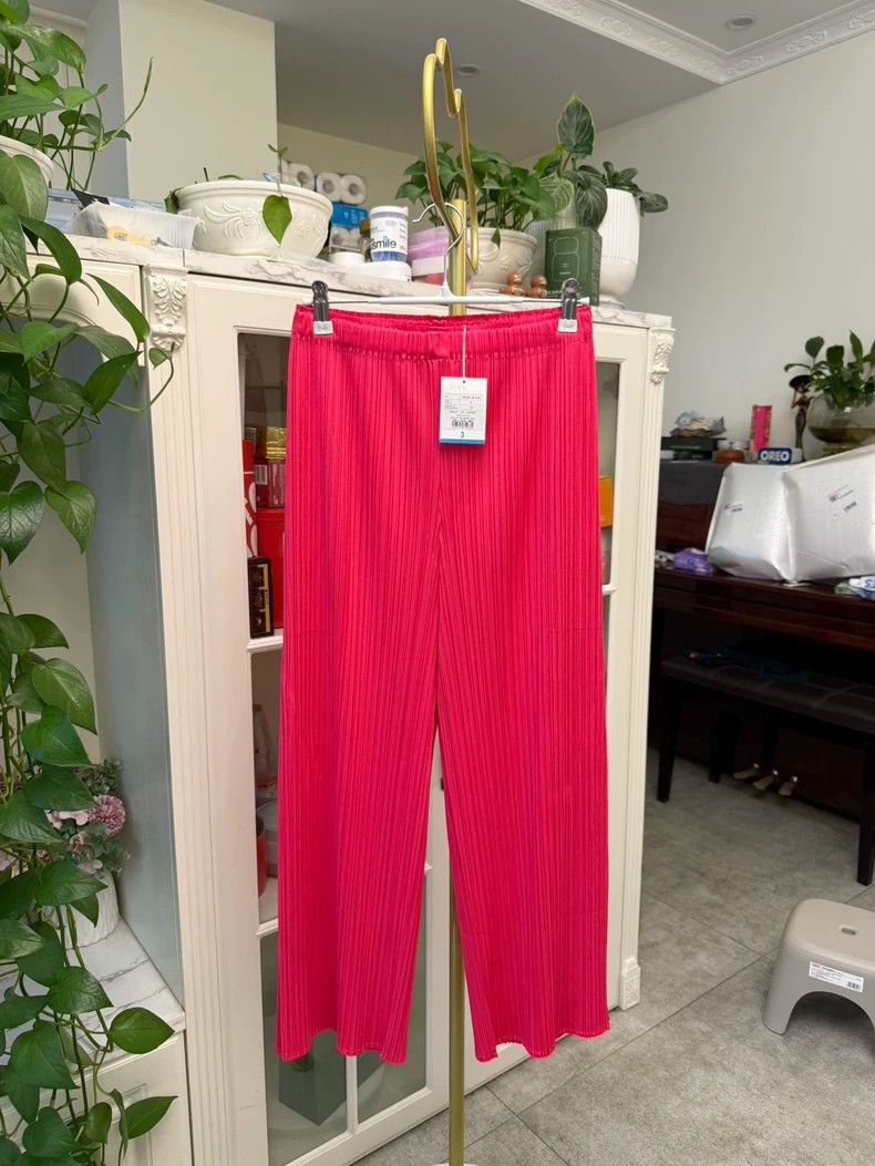 Issey Miyake Issey Miyake size:3 Red pleated trousers Size 31" - 2 Thumbnail