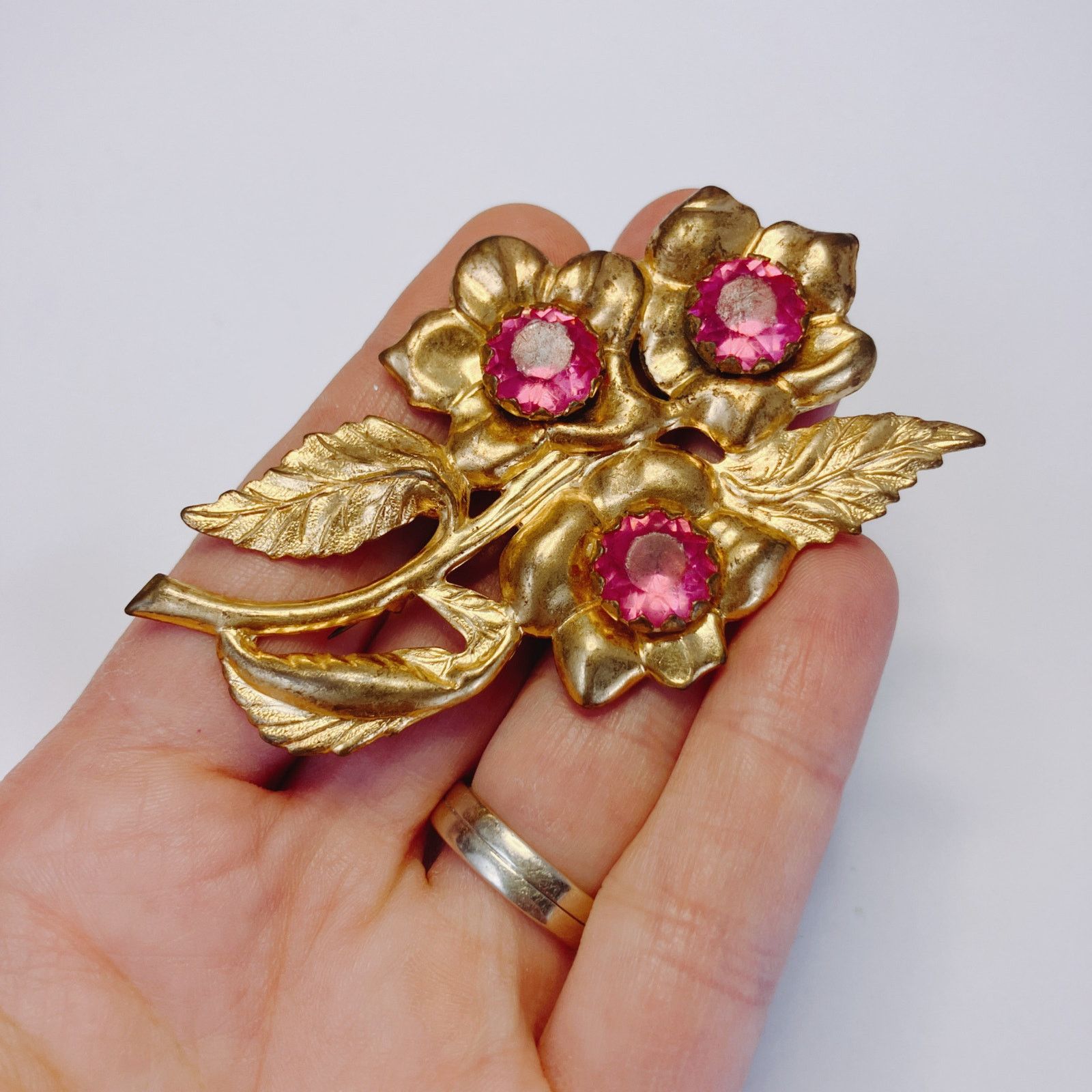 Vintage Big Vintage 1940s Gold Tone Pink Rhinestone Floral Brooch Size ONE SIZE - 2 Thumbnail