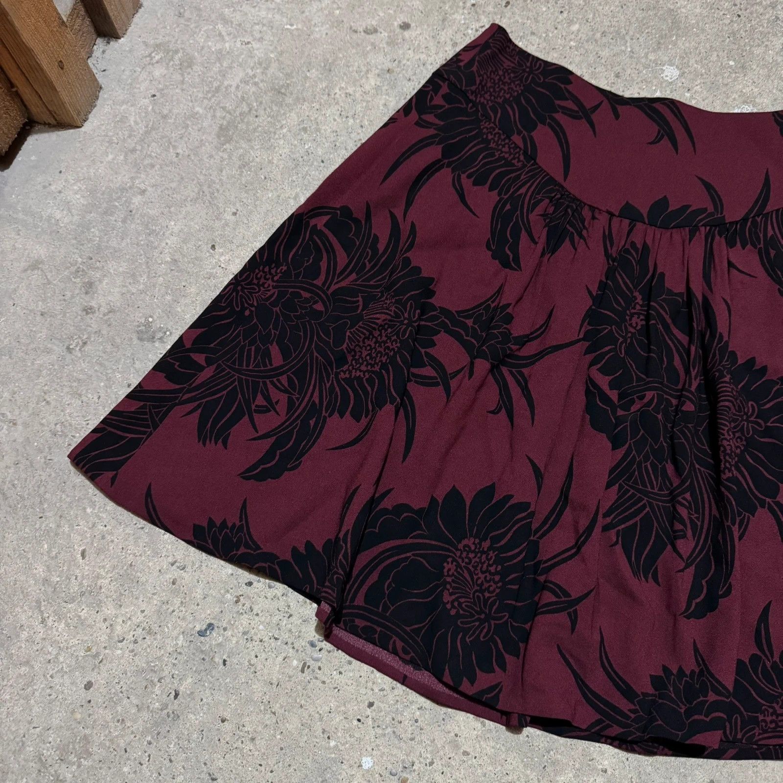 Prada Prada 2014 flower skirt Size 26" / US 2 / IT 38 - 2 Thumbnail