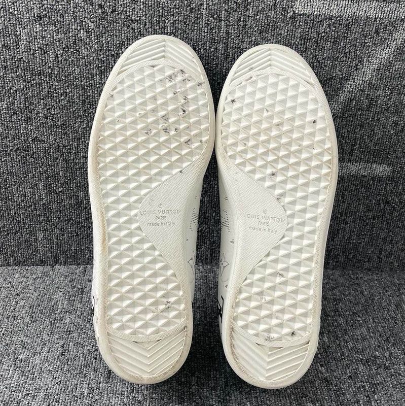 Louis Vuitton Louis Vuitton Black and White Sneaker - Size US 10.5 / EU 43-44 - 4 Thumbnail
