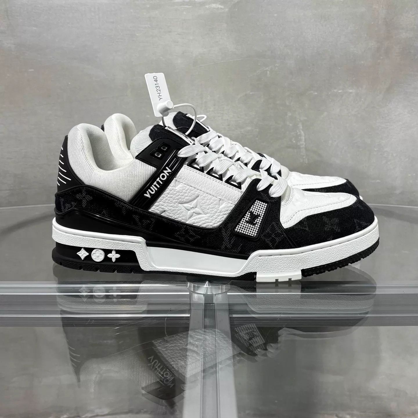 Louis Vuitton LV Trainer black and white UK7 41 Size US 8 / EU 41 - 4 Thumbnail