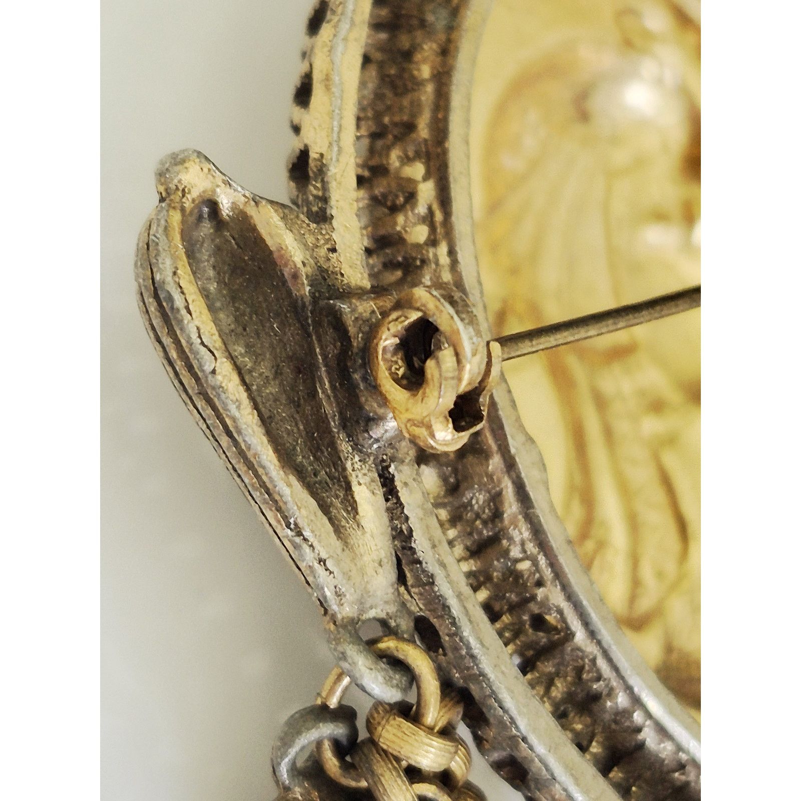 Other Vintage Gold-tone Chatelaine Brooch Size ONE SIZE - 6 Thumbnail