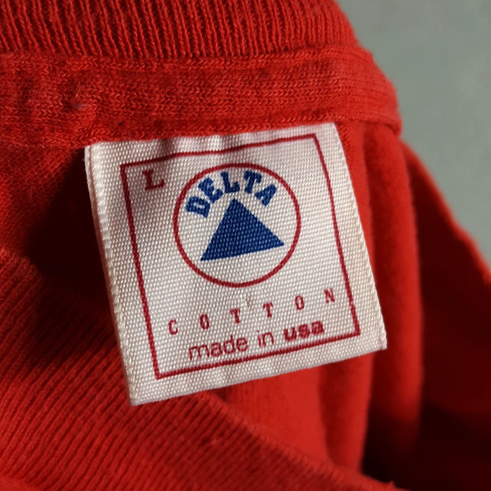 Delta VINTAGE Tennessee 300 Year Anniversary Men's L T Shirt TN Delta Red Cotton 90s 00s USA Embroidered Logo Crew Neck Short Sleeve State Size US L / EU 52-54 / 3 - 6 Thumbnail