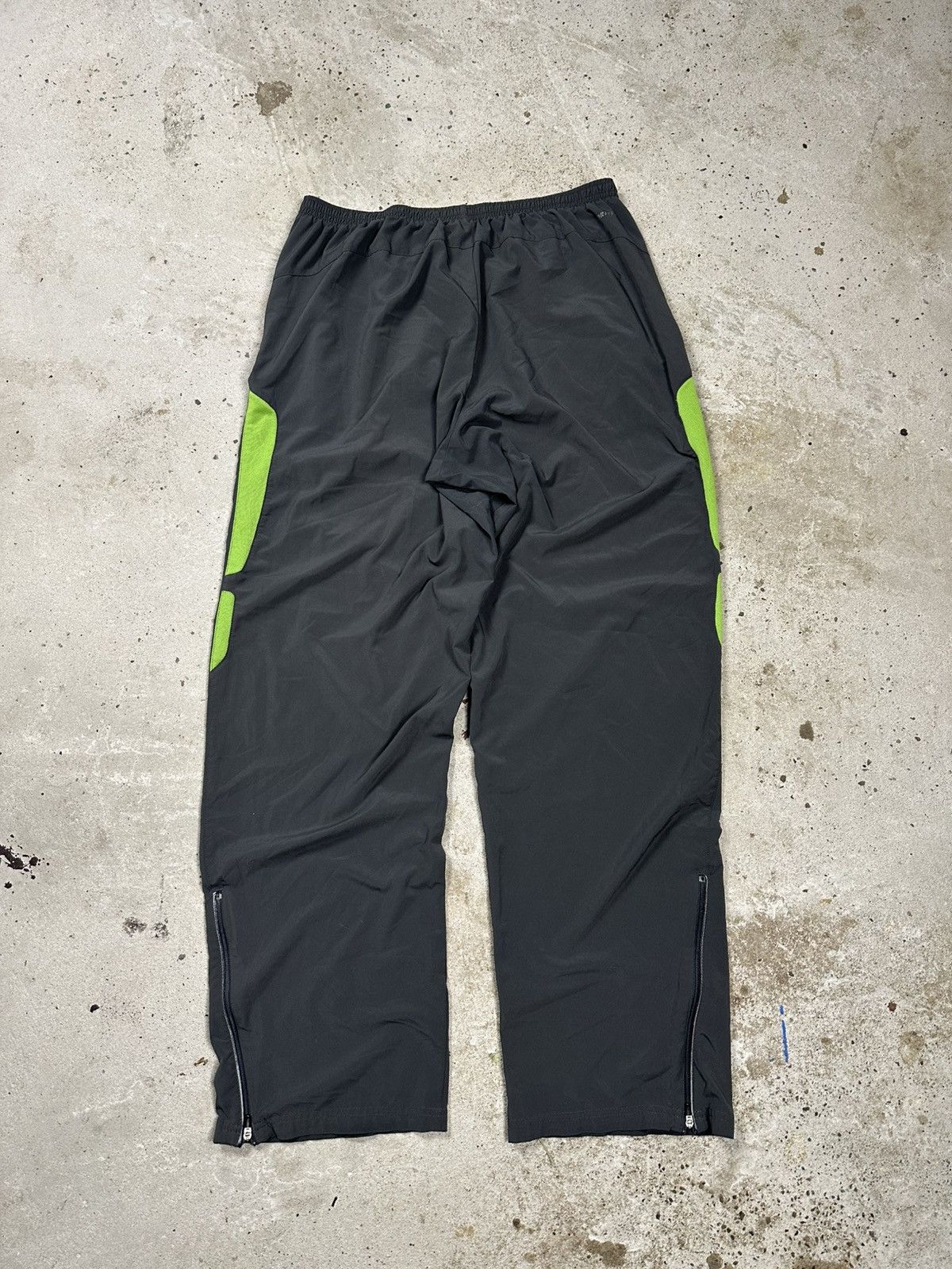 Nike × Vintage Vintage Y2K Nike Baggy Grey Track Pants Swoosh Rare Size US 34 / EU 50 - 2 Thumbnail