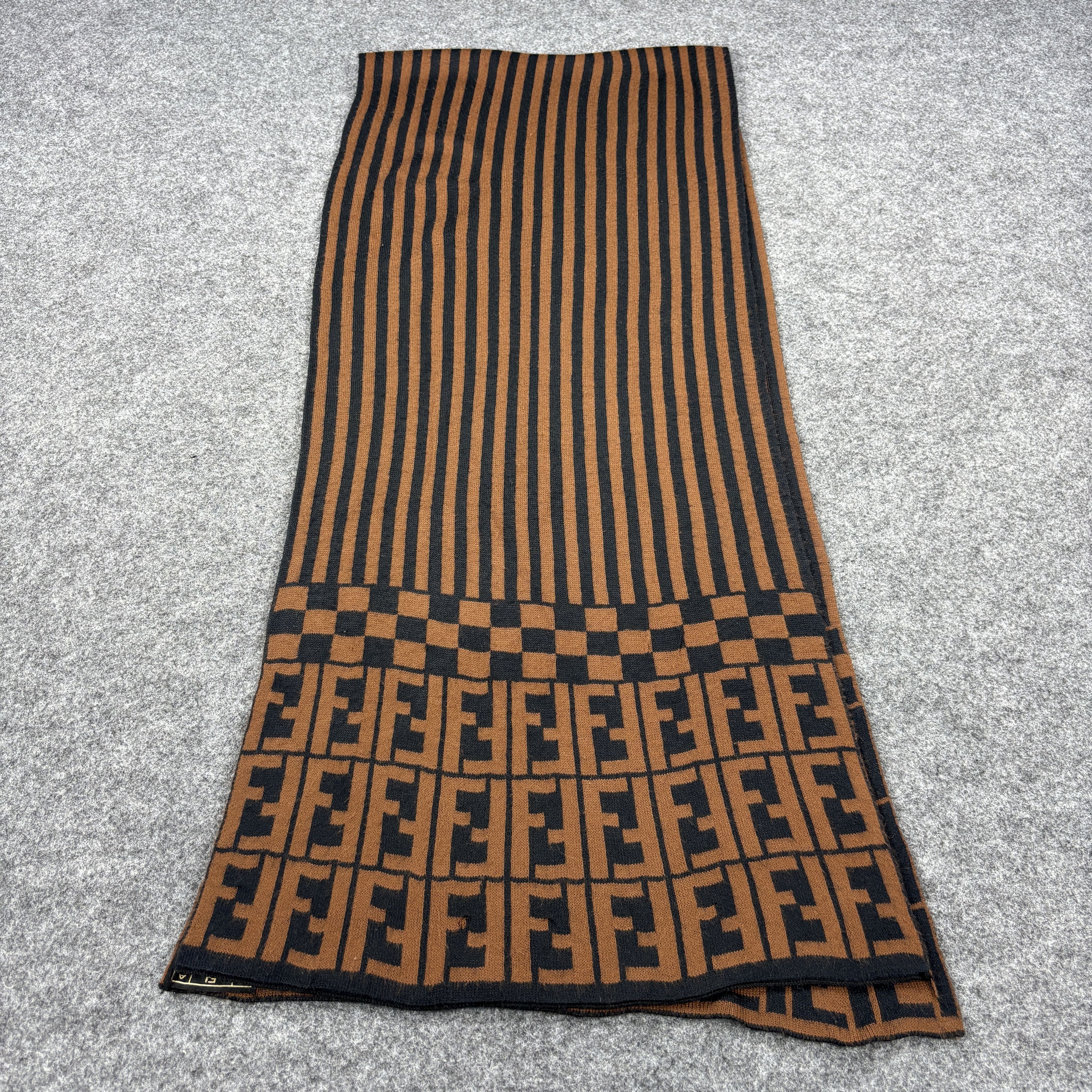 Fendi × Vintage GF10729 Fendi Scarf Neck Wear Muffler Nova Check Size ONE SIZE - 2 Thumbnail