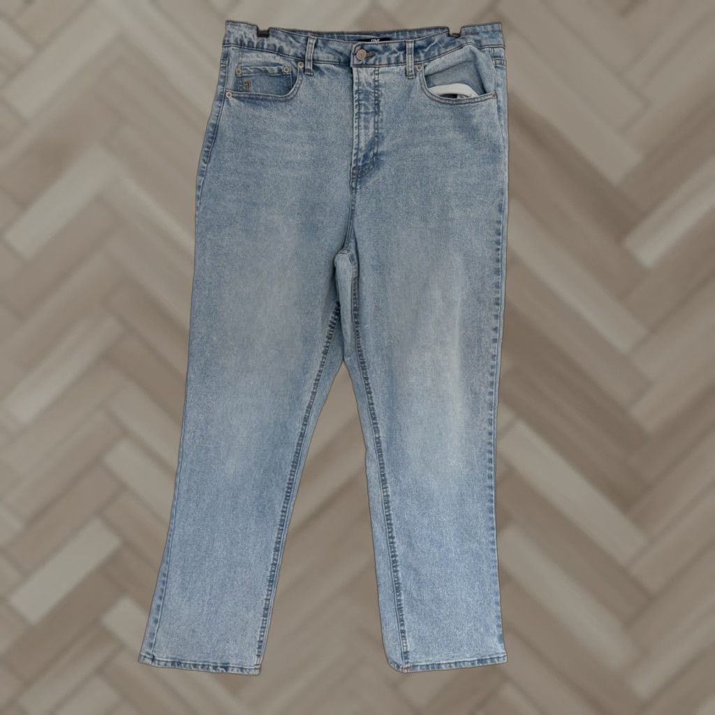 Frye FRYE Regular Fit Denim Light Blue Straight Jeans 5-Pocket Women’s sz 12/31 Size 24" / US 00 / IT 34 - 1 Thumbnail