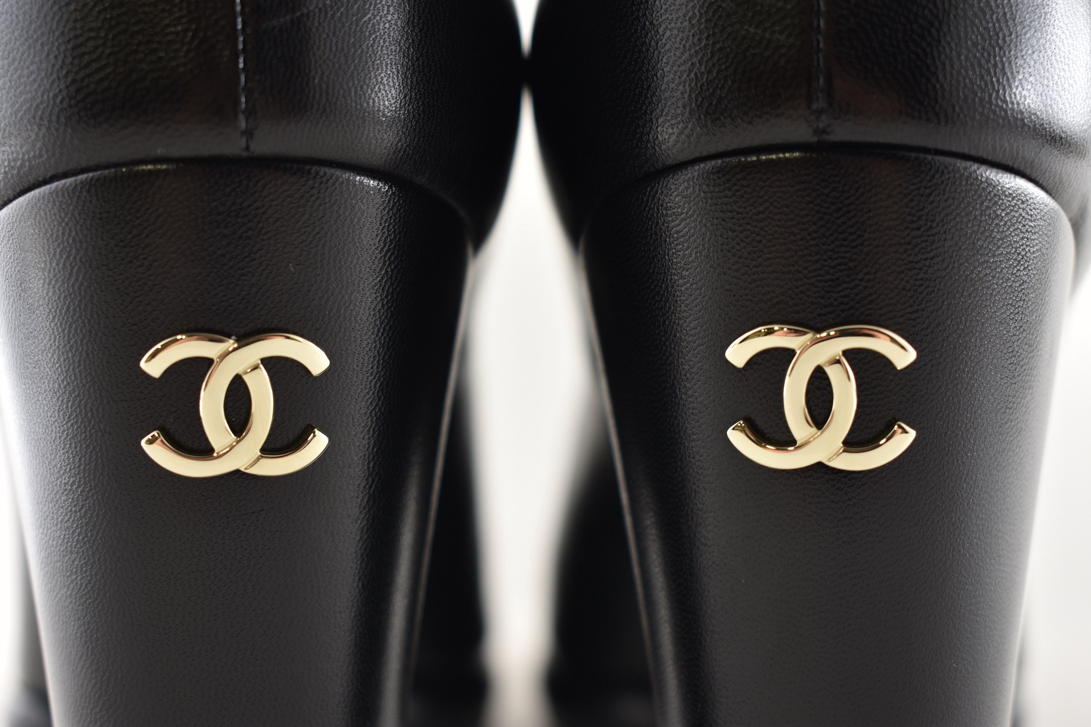 Chanel Chanel 24B CC Logo Ankle Strap Block Heel Platform Pumps 41 Size US 11 / IT 41 - 15 Thumbnail