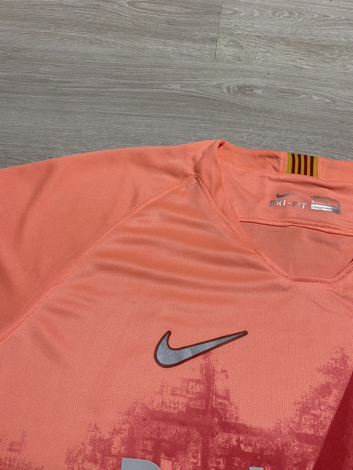 Nike BARCELONA 2018 2019 NIKE RARE FOOTBALL SHIRT SOCCER JERSEY Size US L / EU 52-54 / 3 - 5 Thumbnail