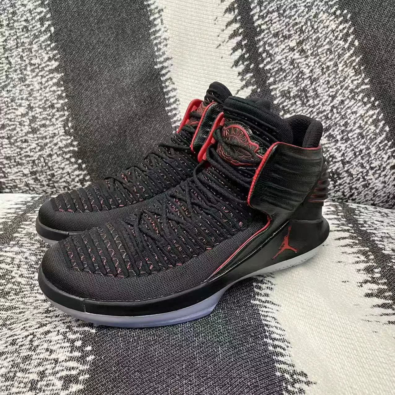 Jordan Brand Jordan Brand AIR JORDAN Black Lowtop Sneakers 9 Men Size US 9 / EU 42 - 1 Thumbnail