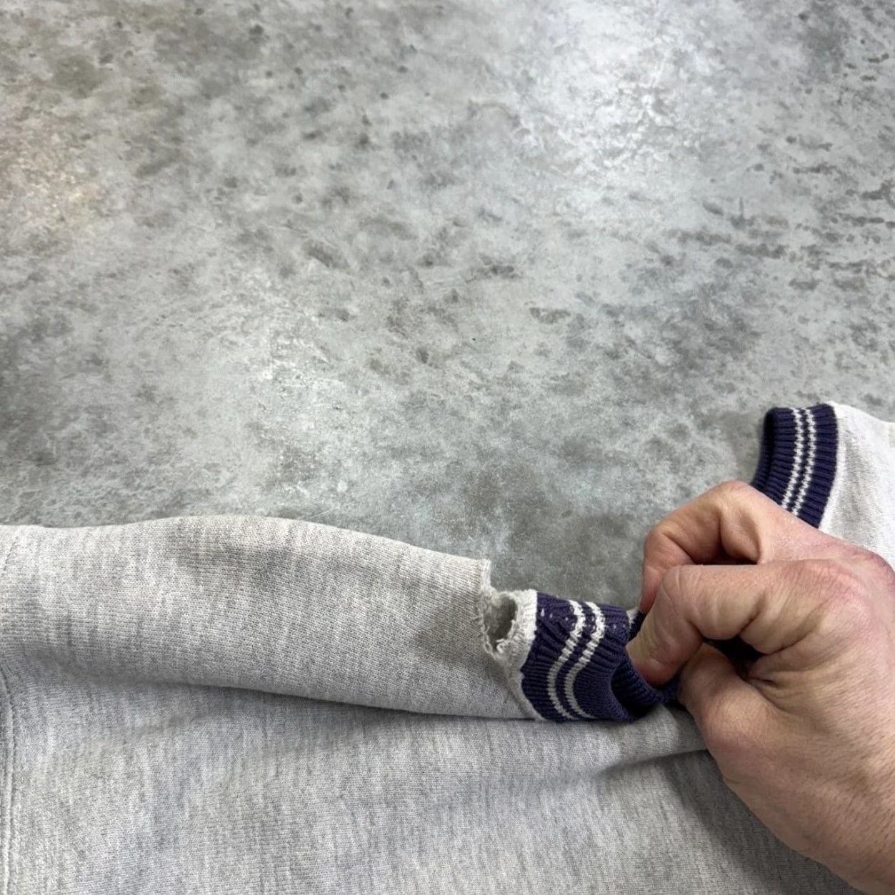 Champion VINTAGE Champion Sweatshirt Mens XL Gray Reverse Weave USA 90s Embroidered Logo Size US XL / EU 56 / 4 - 3 Thumbnail