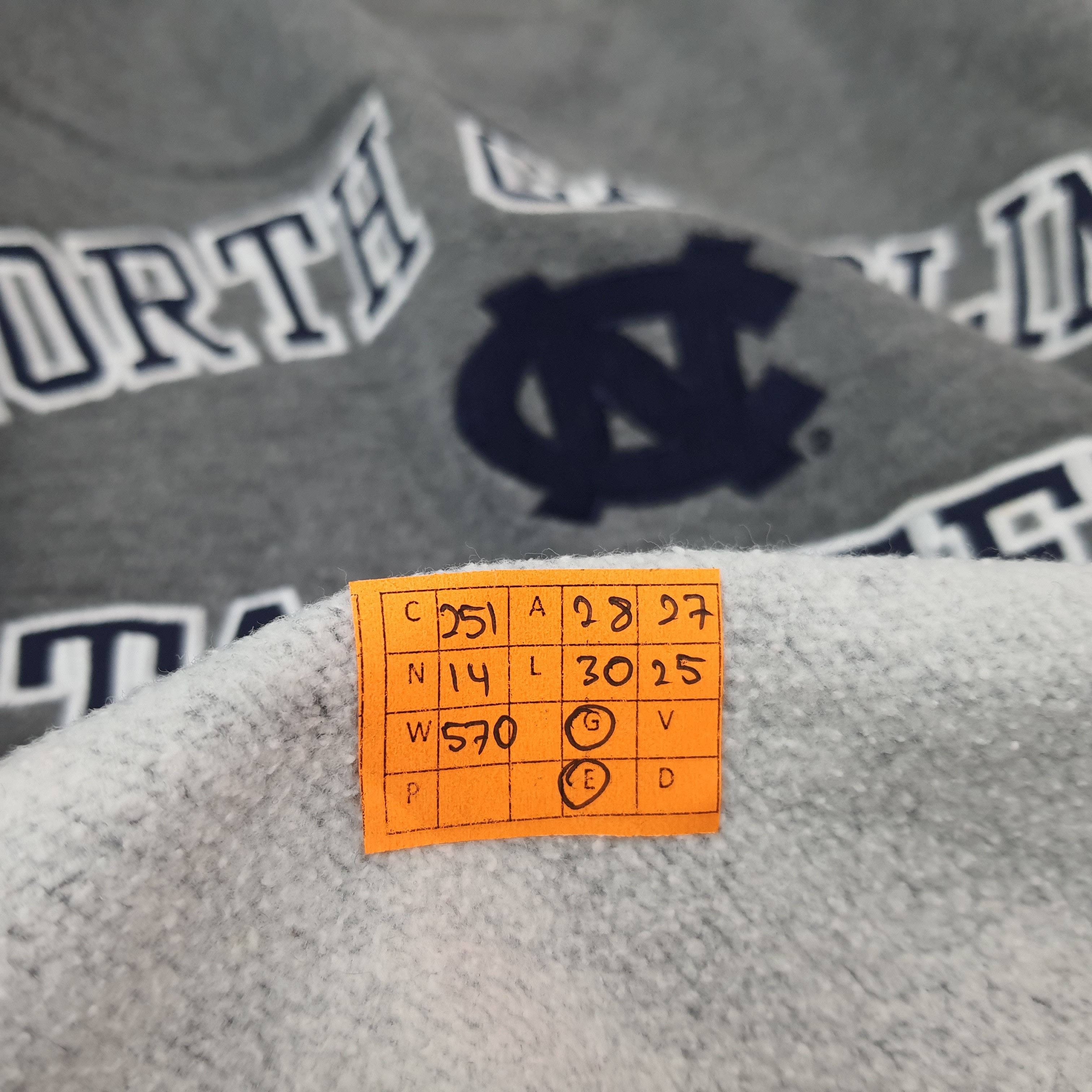 Vintage Vintage North Carolina Tar Heels NC Sweatshirt C251N14 Size US XXL / EU 58 / 5 - 8 Thumbnail