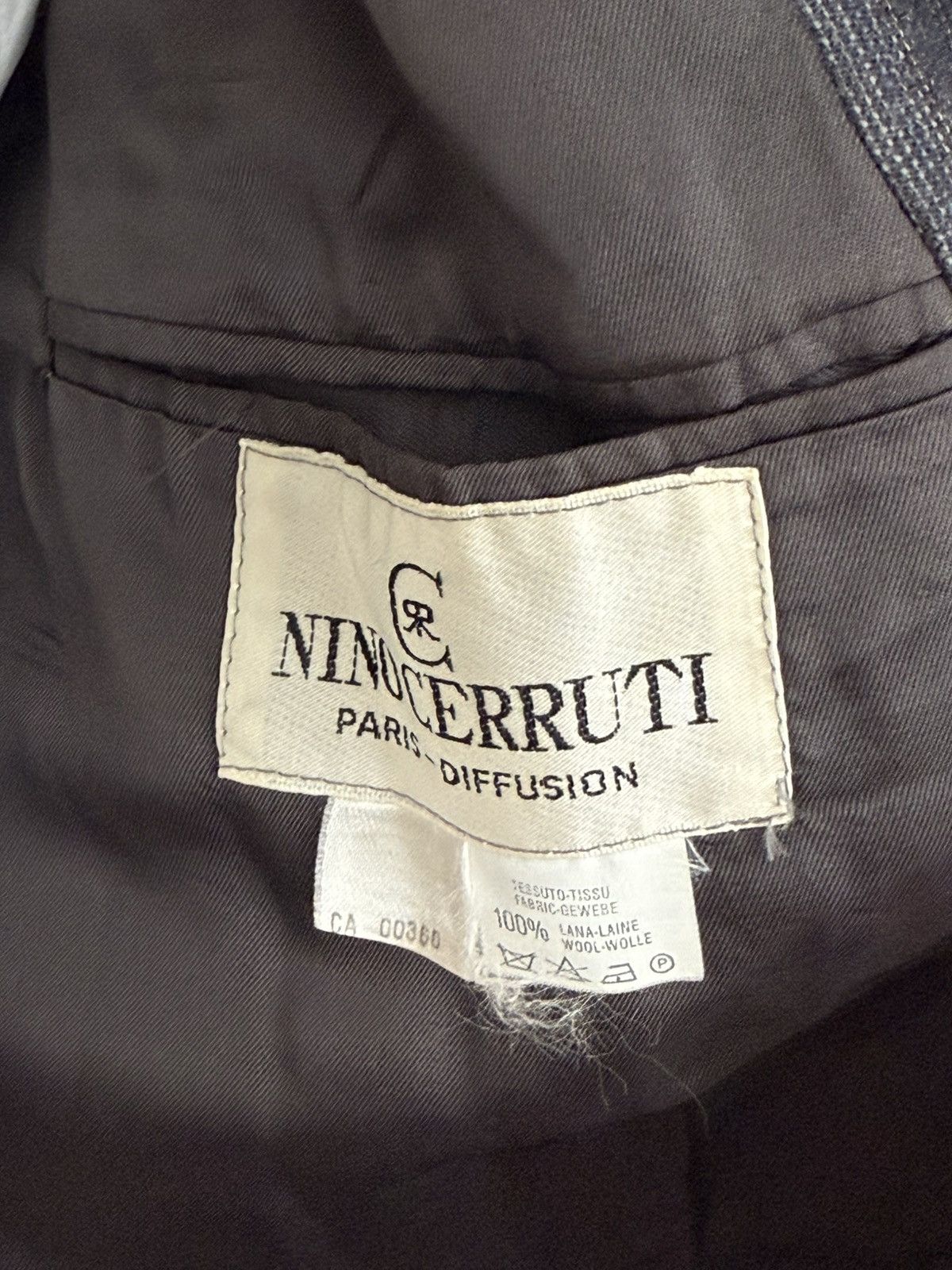 Vintage Nino Cerruti vintage Charcoal Suit with fine brown stripe Size 42R - 3 Thumbnail