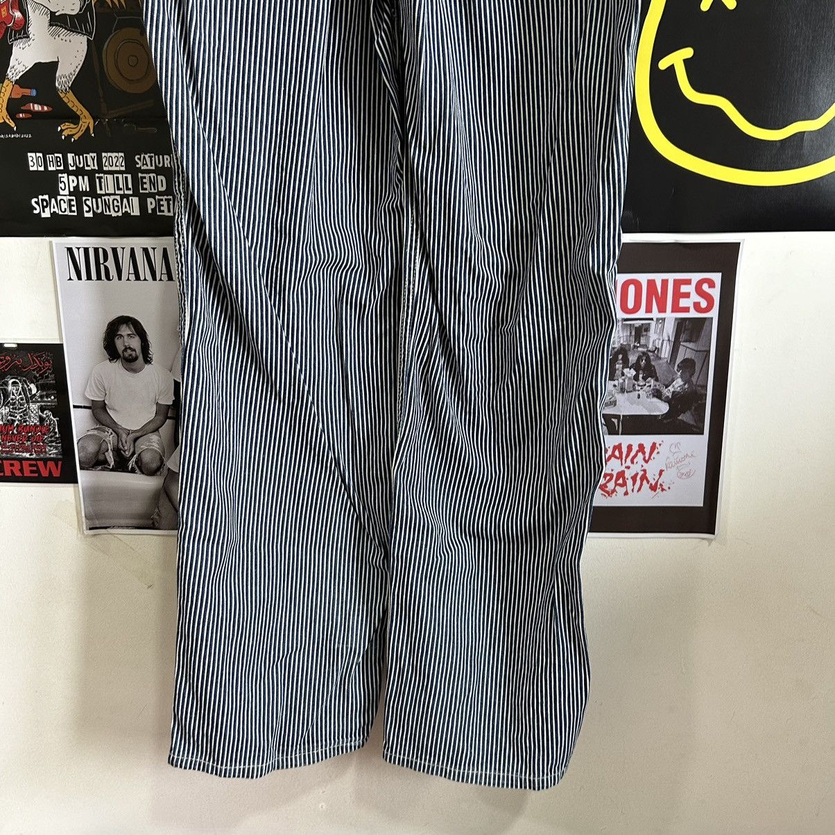 Vintage Vintage Oshkosh Hickory Stripe Distressed Workwear Jumpsuit Size US 34 / EU 50 - 14 Thumbnail