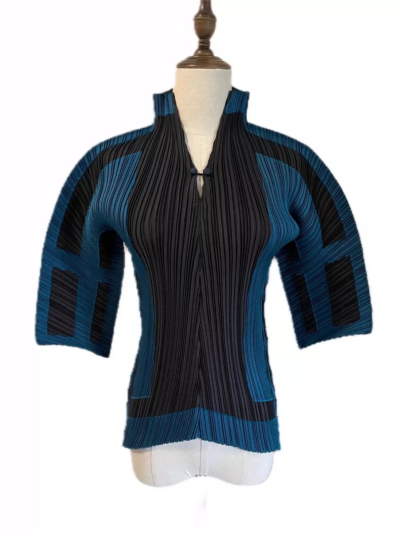 Issey Miyake Issey Miyake size:2 Blue and black short-sleeved top Size M / US 6-8 / IT 42-44 - 1 Thumbnail
