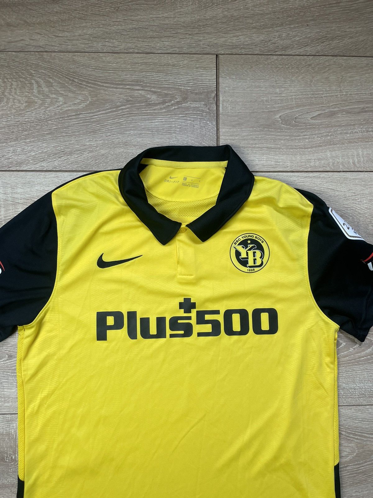 Nike YOUNG BOYS 2020/2021 HOME FOOTBALL SHIRT NIKE SOCCER JERSEY Size US L / EU 52-54 / 3 - 5 Thumbnail