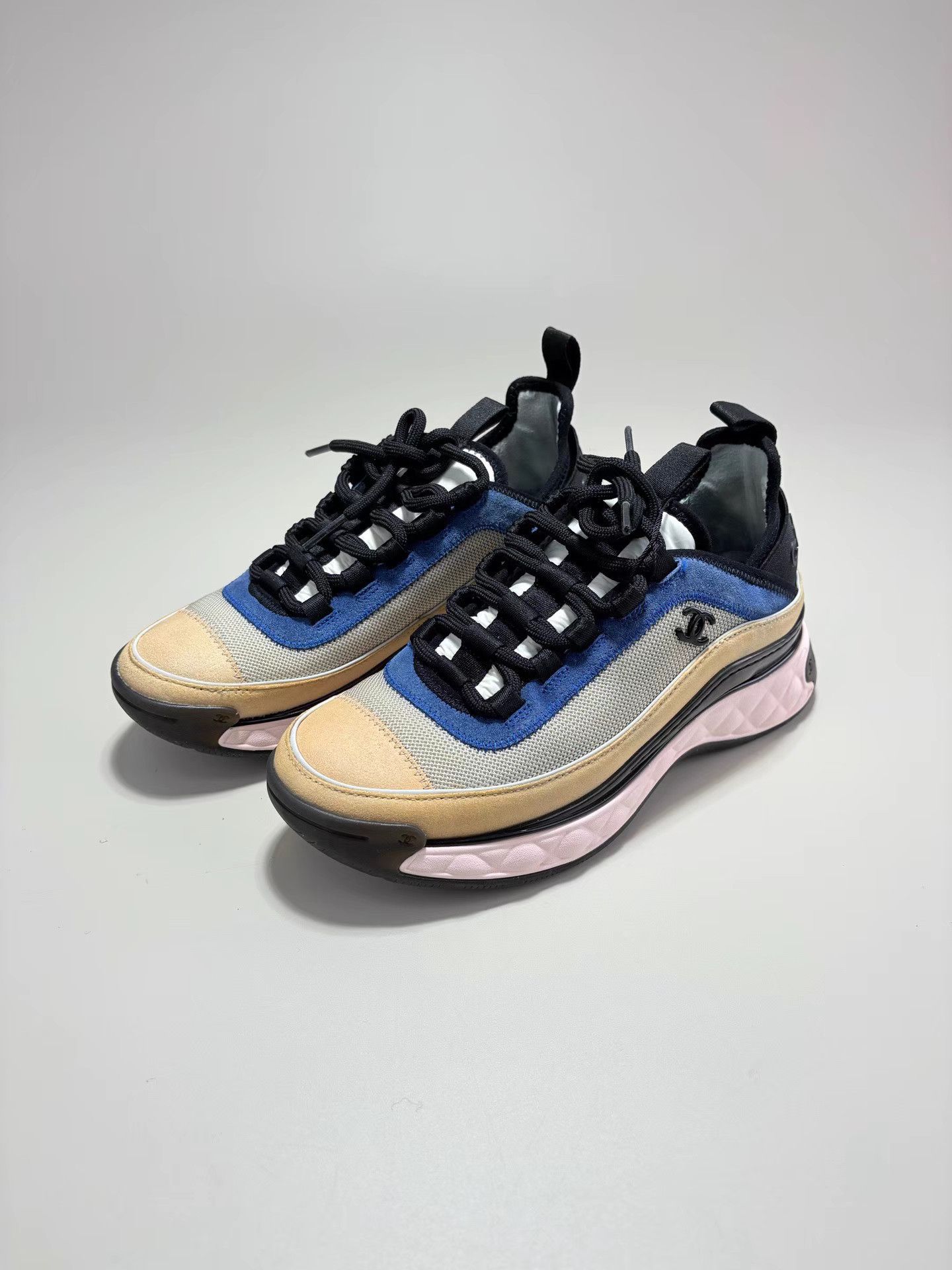 Chanel CHANEL Color-Blocked CC Logo Air Cushion Sneakers Size US 6 / IT 36 - 1 Thumbnail