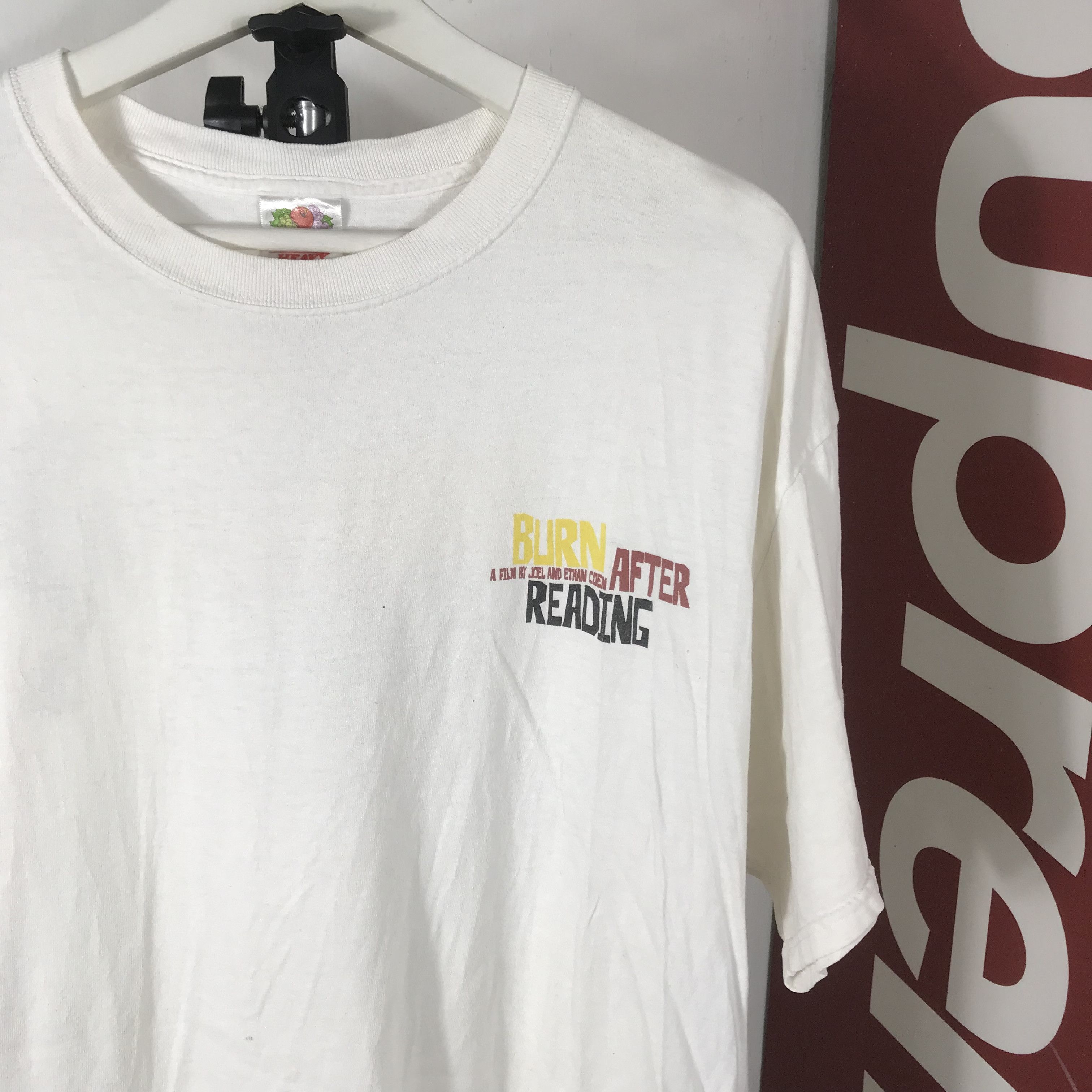 Vintage Vintage burn after reading Brad Pitt Movie Promo T-shirt L Size US XL / EU 56 / 4 - 6 Thumbnail