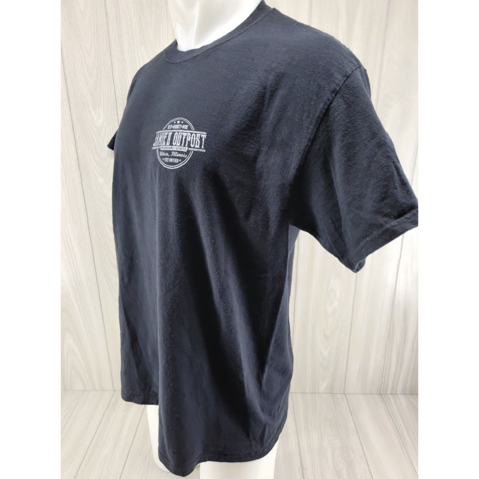 Gildan VINTAGE Jamie's Outpost Utica Illinois Black Shirt Men's Large Size US L / EU 52-54 / 3 - 3 Thumbnail
