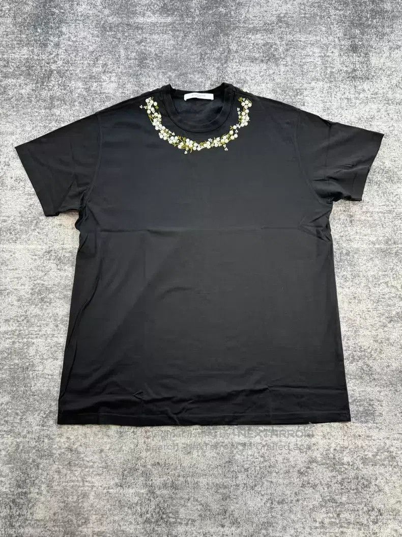 Givenchy Givenchy Collar Floral Embroidered Short-Sleeve Size US S / EU 44-46 / 1 - 1 Thumbnail