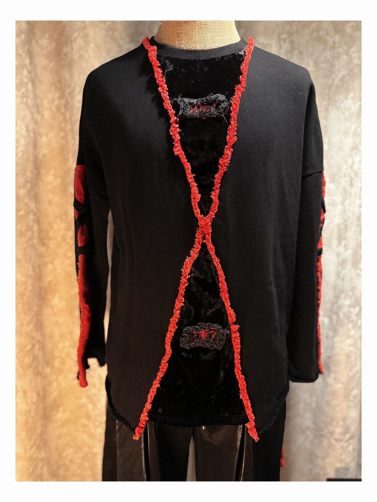 Other Unisex Streetwear Long Sleeve – Red & Black Velvet Patch Size L / US 10 / IT 46 - 1 Thumbnail