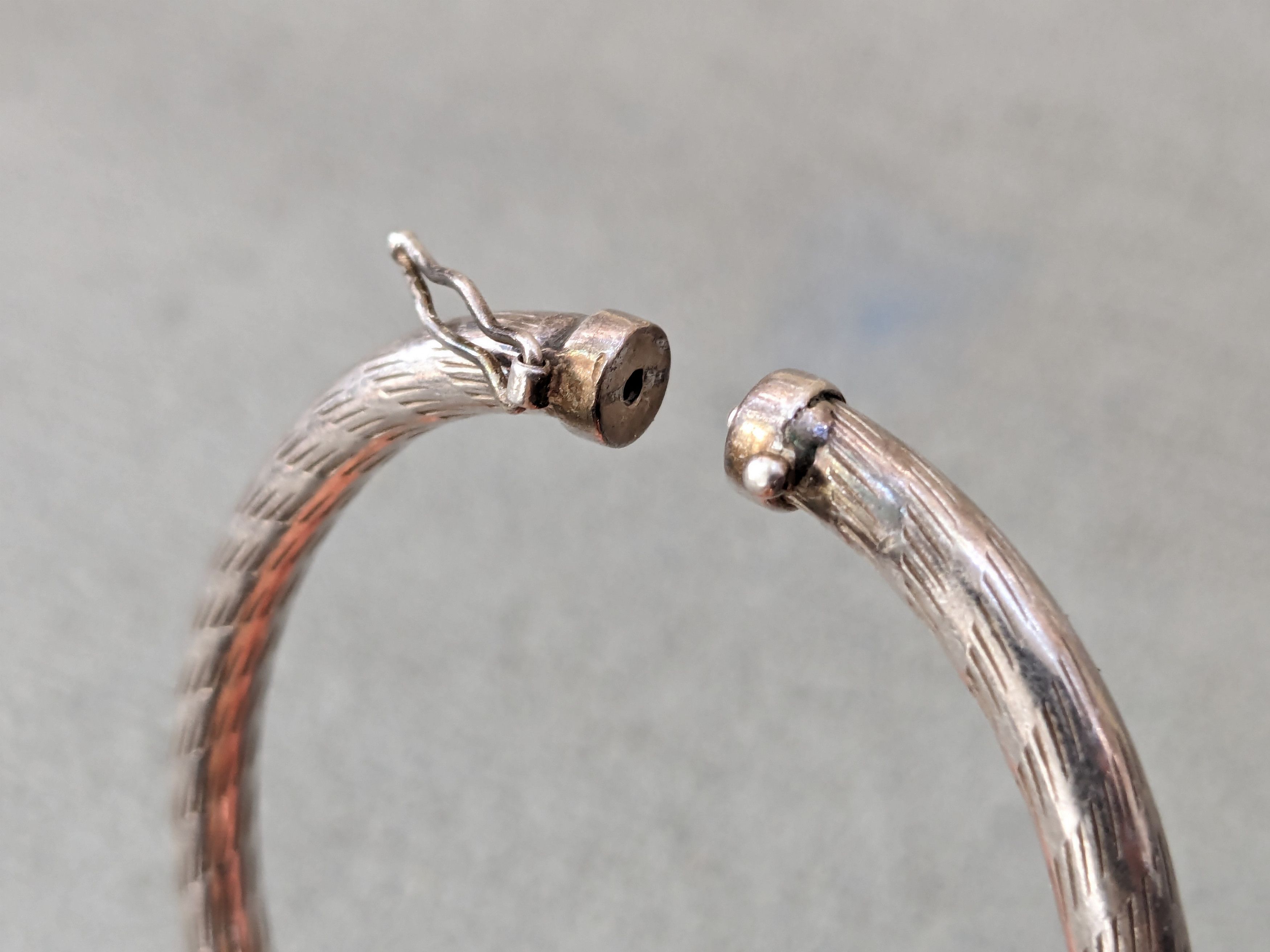 Jewelry Vintage Sterling Silver Bracelet Bangle 6.75" Hinge Italy Size ONE SIZE - 10 Thumbnail