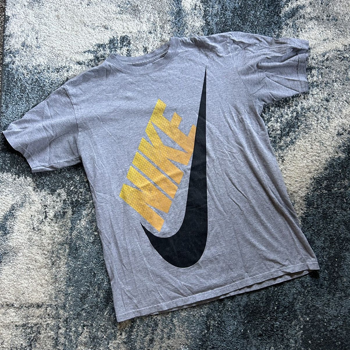 Nike × Vintage MiD 2000’s VERTiCAL SWOOSH GRADiENT TEE YELLOW ORANGE Size US S / EU 44-46 / 1 - 1 Thumbnail