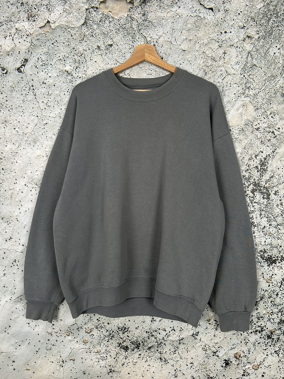 Vintage Vintage Blank Basic Grey Crewneck 90s Boxy Baggy Size US L / EU 52-54 / 3 - 1 Thumbnail