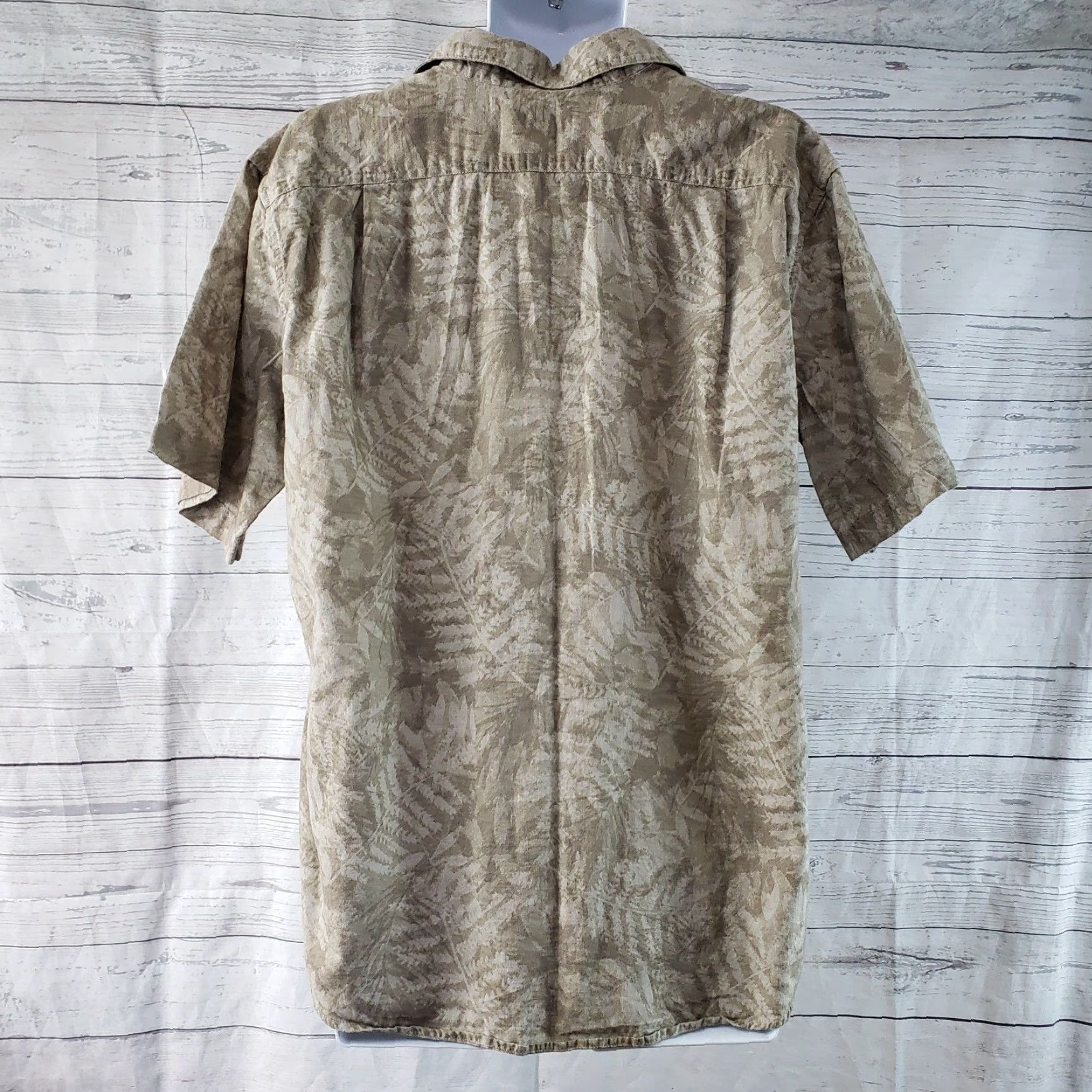 Eddie Bauer Eddie Bauer Mens Button Front Shirt Sz Large Relaxed Fit Tan Leaf Print Cotton Shirt Mens Large Cotton Brown Leaf Print Eddie Bauer Button-Up Size US L / EU 52-54 / 3 - 4 Thumbnail