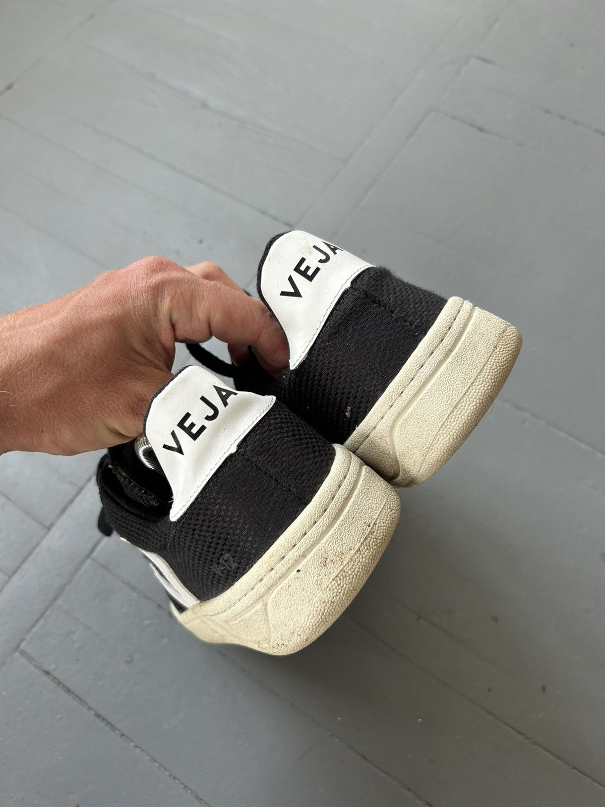 Veja Veja leather men’s low top sneakers Size US 8 / EU 41 - 5 Thumbnail