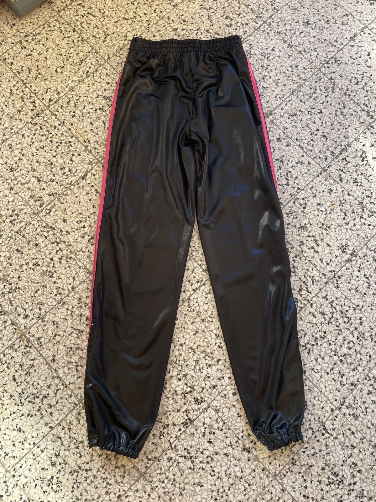 Adidas Rare Adidas CHILE62 S black and pink coated sweatpants Size 26" / US 2 / IT 38 - 8 Thumbnail