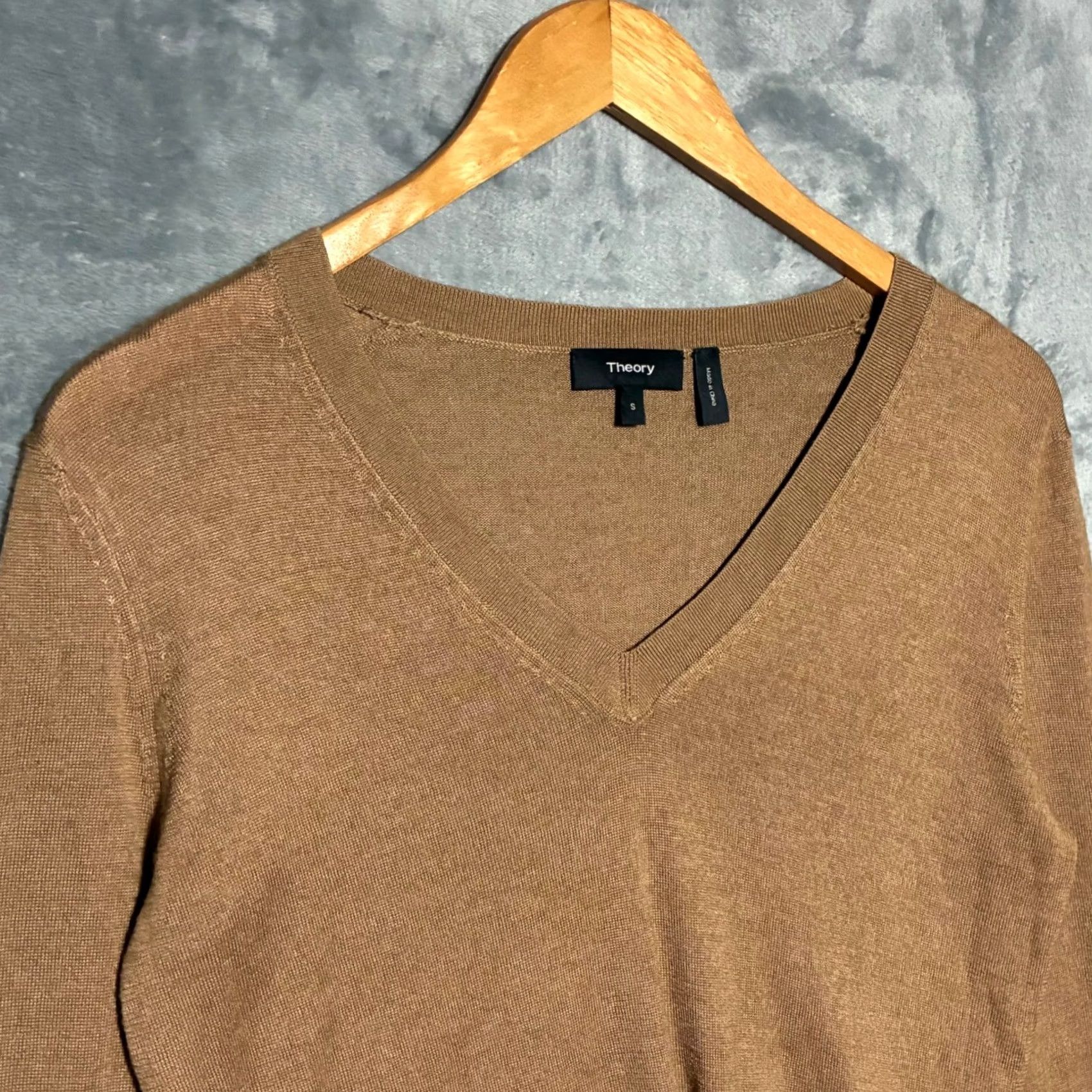Theory EUC Theory Silk Cashmere V-Neck Pullover Sweater Womens S Camel Brown Size S / US 4 / IT 40 - 3 Thumbnail