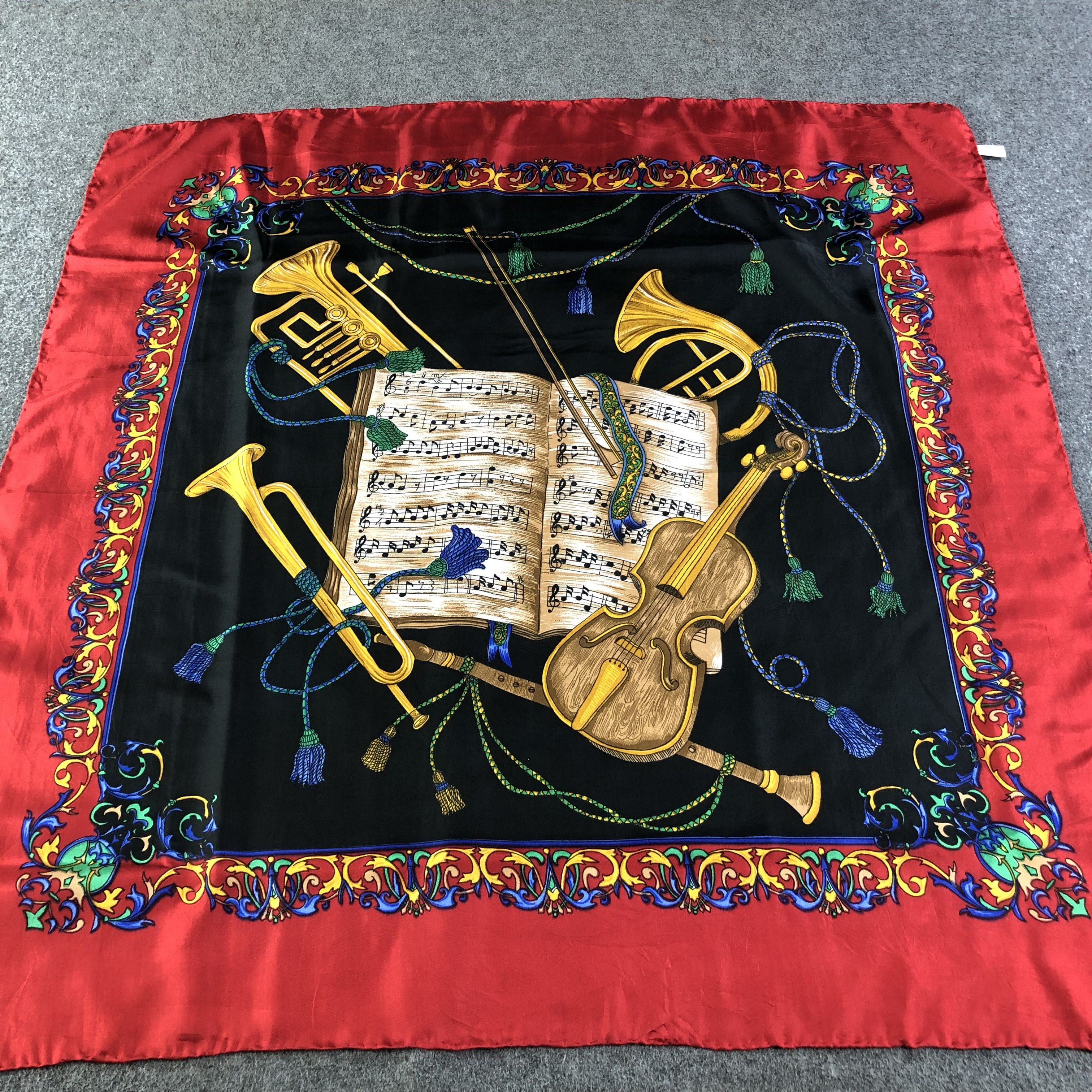Vintage Luxury Design Hand Rolled Silk Scarf M418 Size ONE SIZE - 1 Thumbnail