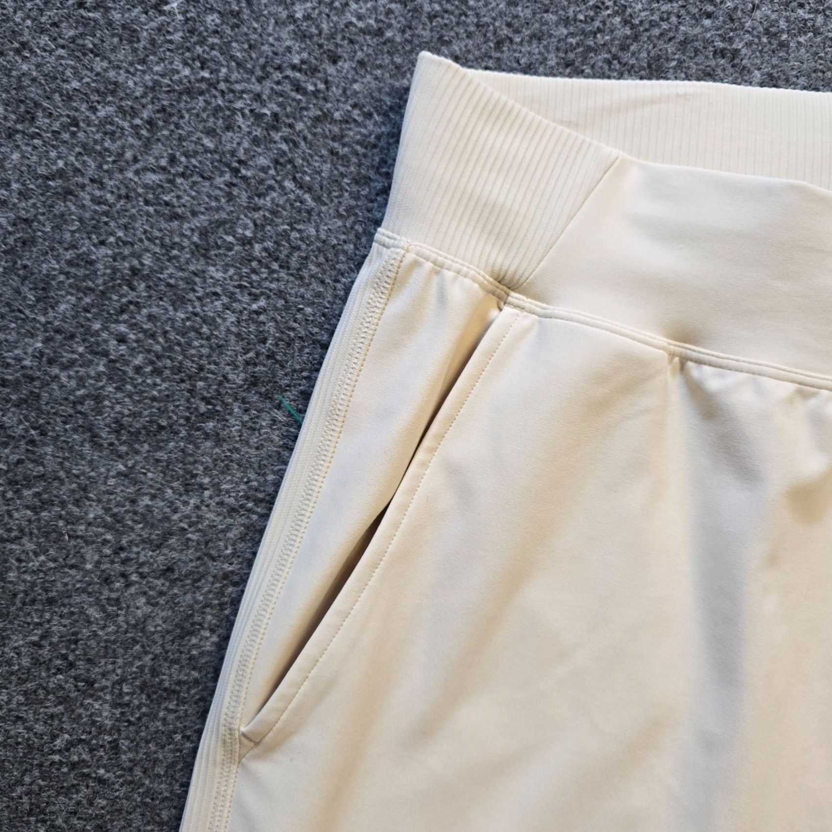 Old Navy Old Navy Pants Womens XL Beige Powersoft Tapered Ankle Pull On Capsule Athletic Size 40" / US 18 - 2 Thumbnail