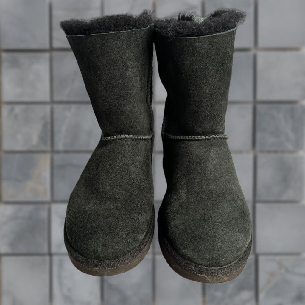 Ugg UGG Bailey Bow II Boots Womens Size 8 Black Satin Bows Sheepskin Size US 6 / IT 36 - 1 Thumbnail