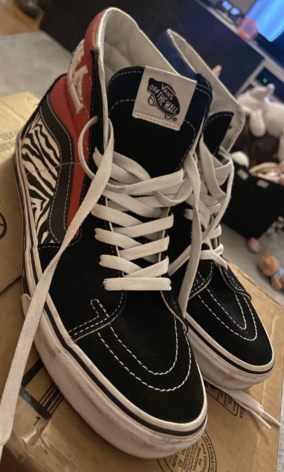 Vans Vans Korean typography sk8- hi tops Size US 9.5 / EU 42-43 - 2 Thumbnail