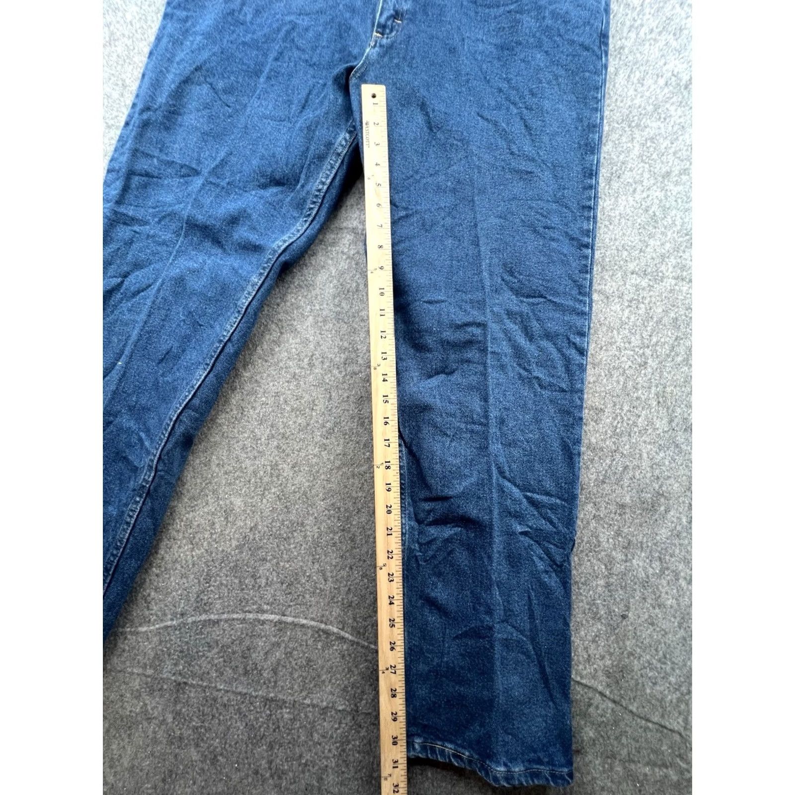 Wrangler Wrangler Jeans Men's Regular Fit Denim Medium Wash 38x32 Straight 5-Pocket Belt Loops Zipper Button Blue Size US 38 / EU 54 - 2 Thumbnail
