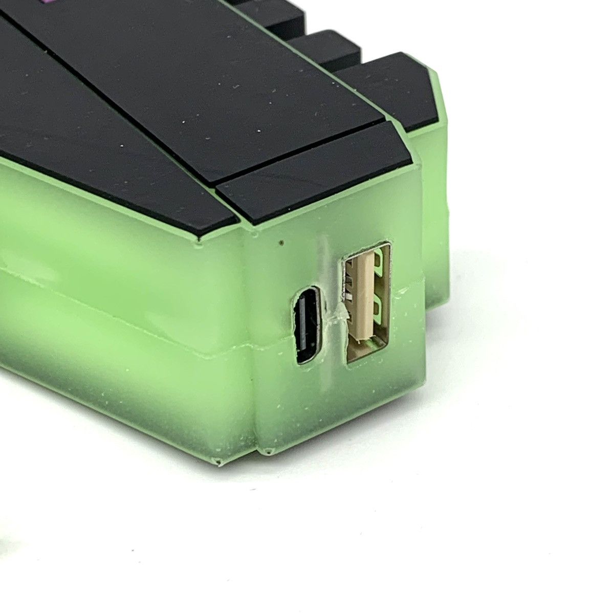 Niche UNRELEASED VINCENT PEAK UZI PORTABLE GUN CHARGER (BLACK) Size ONE SIZE - 6 Thumbnail