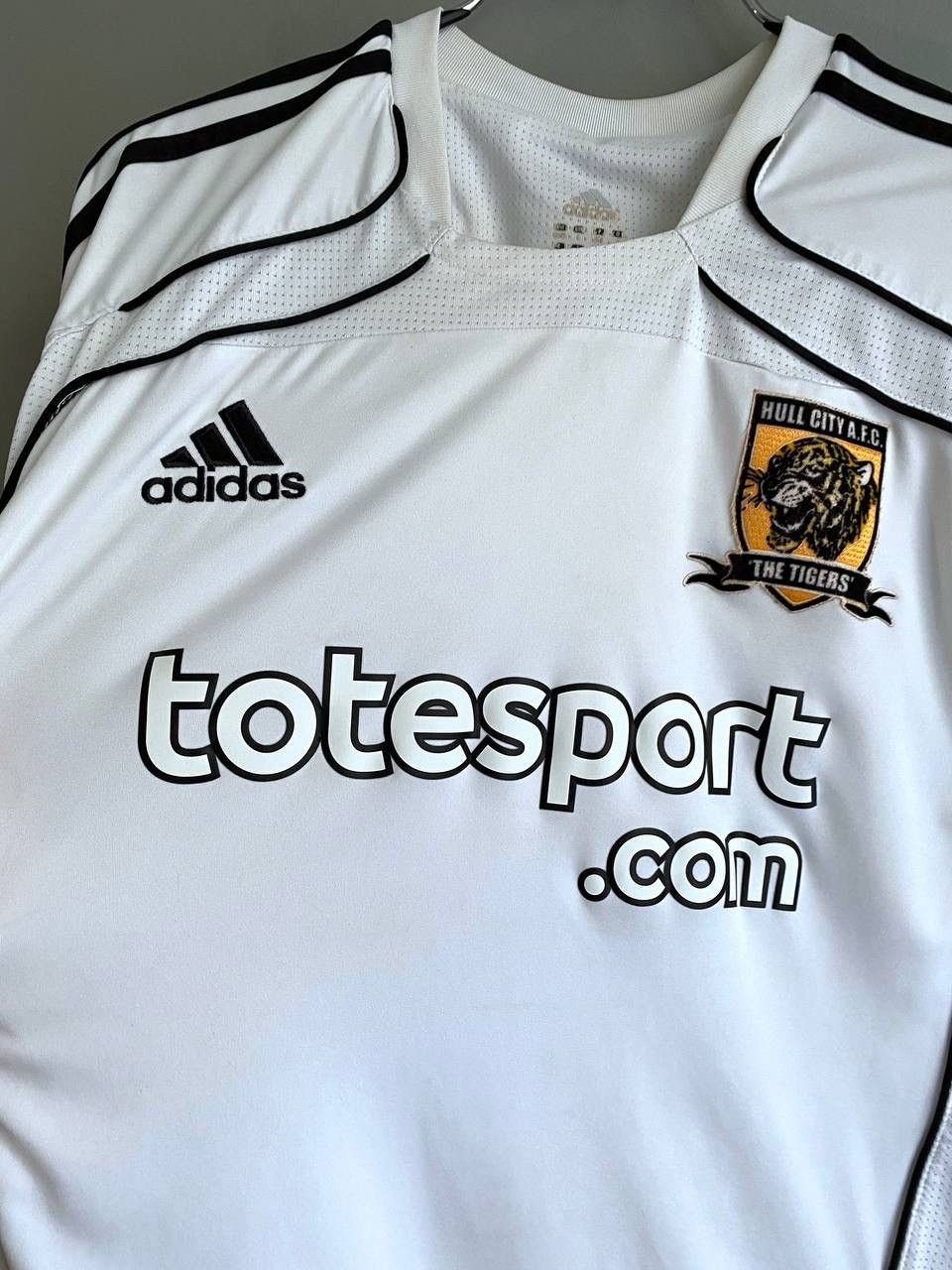 Adidas Adidas Hull City A.F.C. 2010/2011 Home Soccer Jersey, Size L Size US L / EU 52-54 / 3 - 6 Thumbnail
