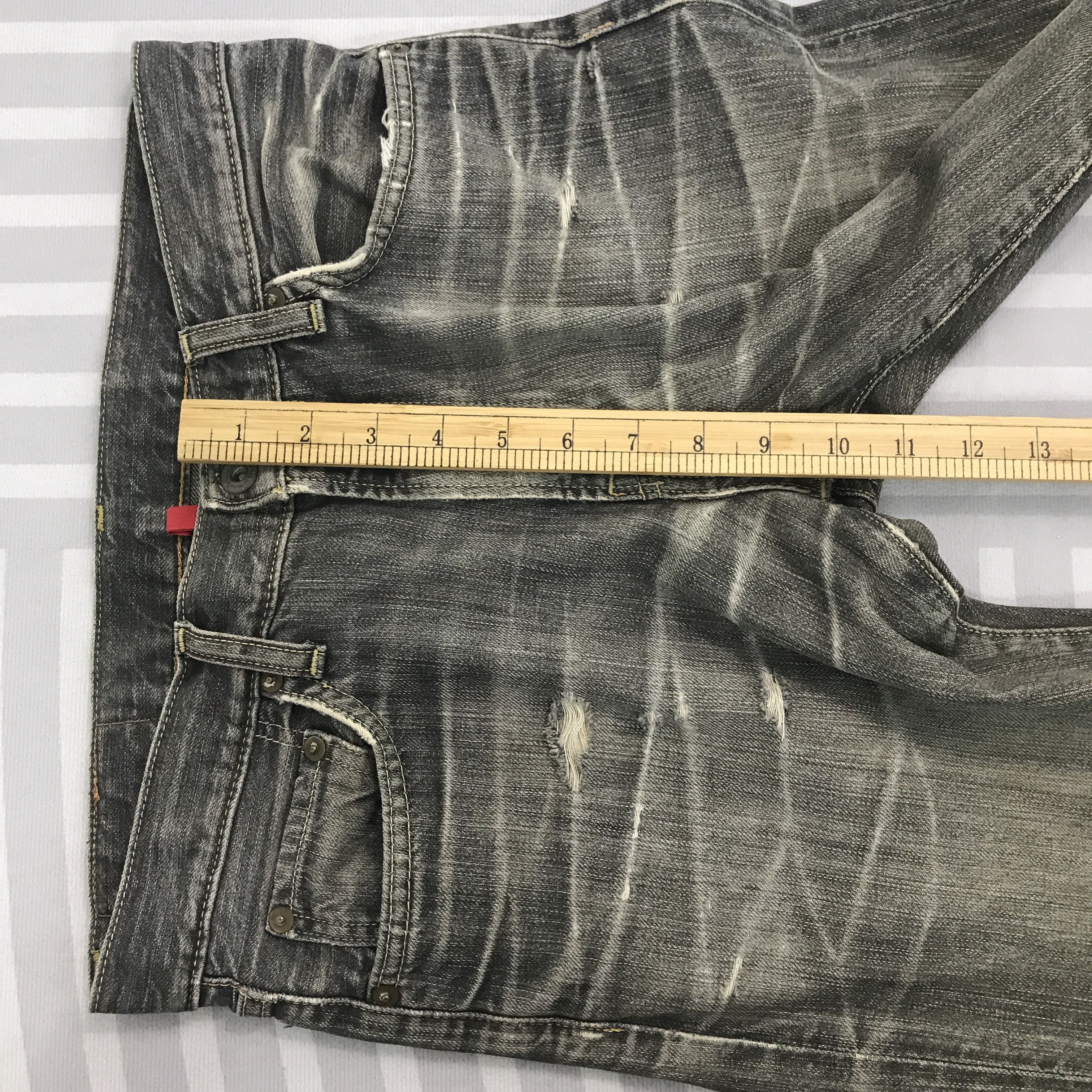 Uniqlo × Vintage Vintage uniqlo Black denim distressed jeans pants Size US 29 - 8 Thumbnail